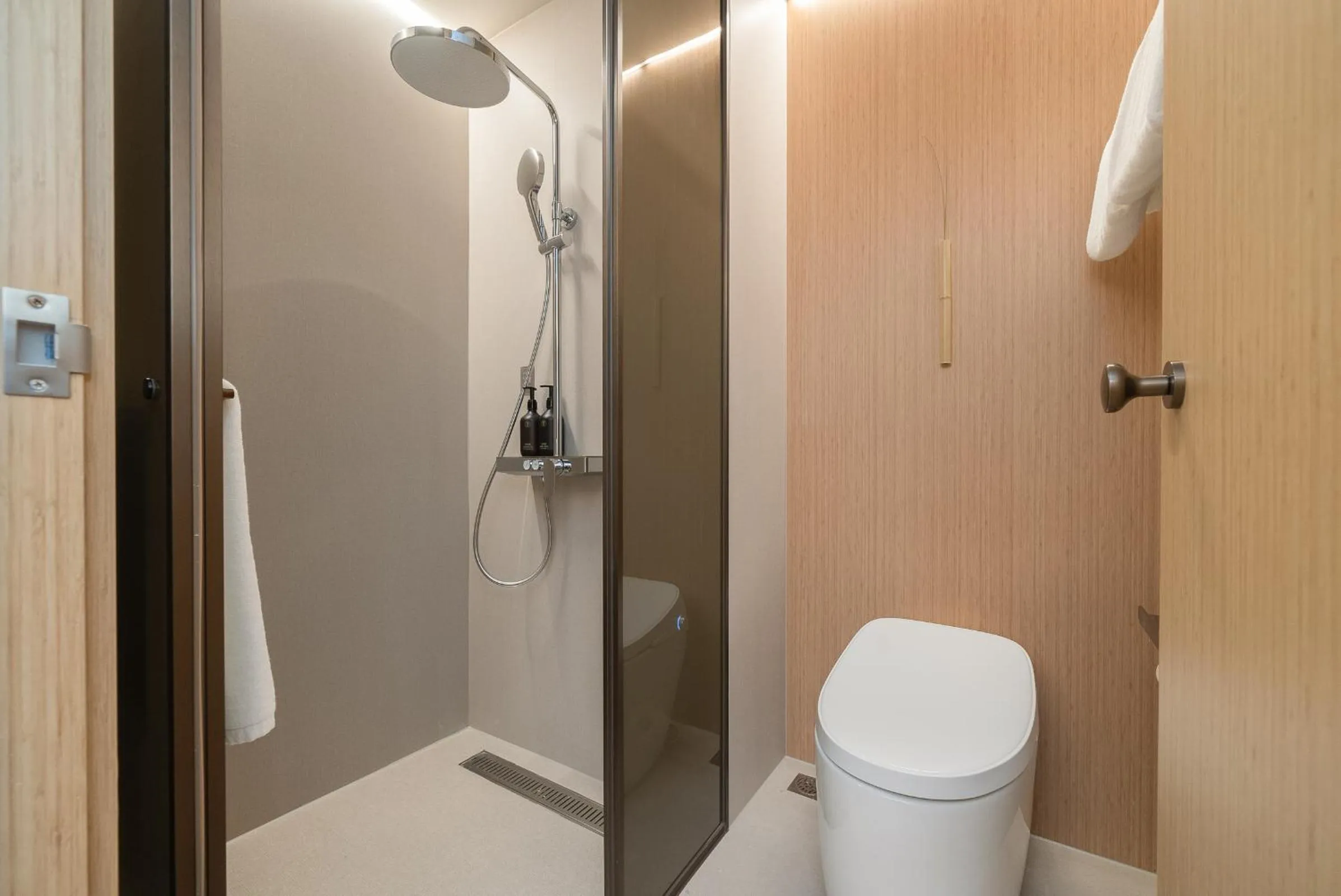 Shower in JI Hotel Guangzhou Huangpu Dasha East Subway Station