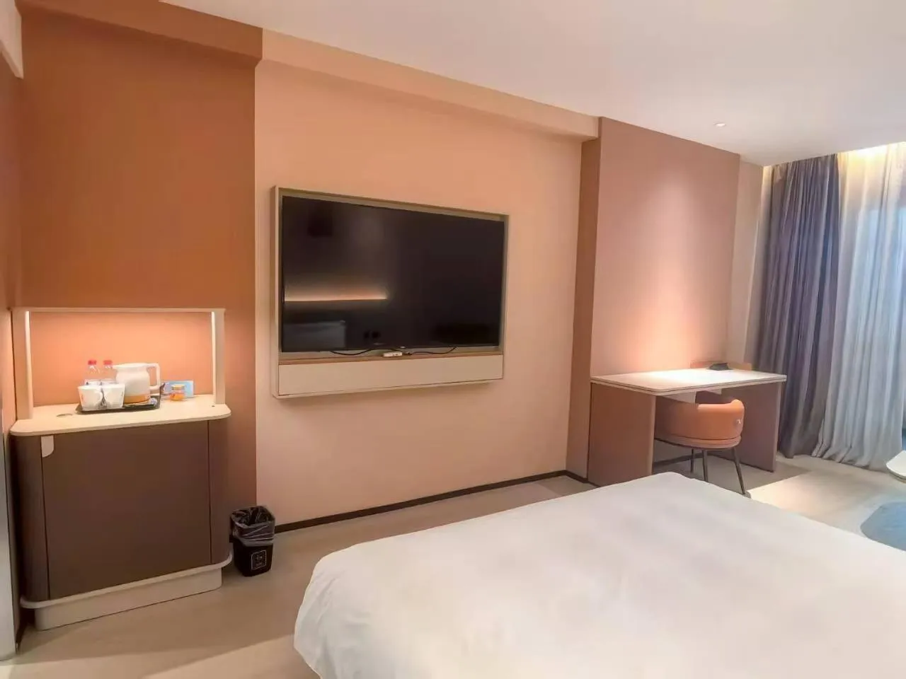 TV and multimedia, Bed in Orange Hotel Shanghai Xujiahui Damuqiao Road