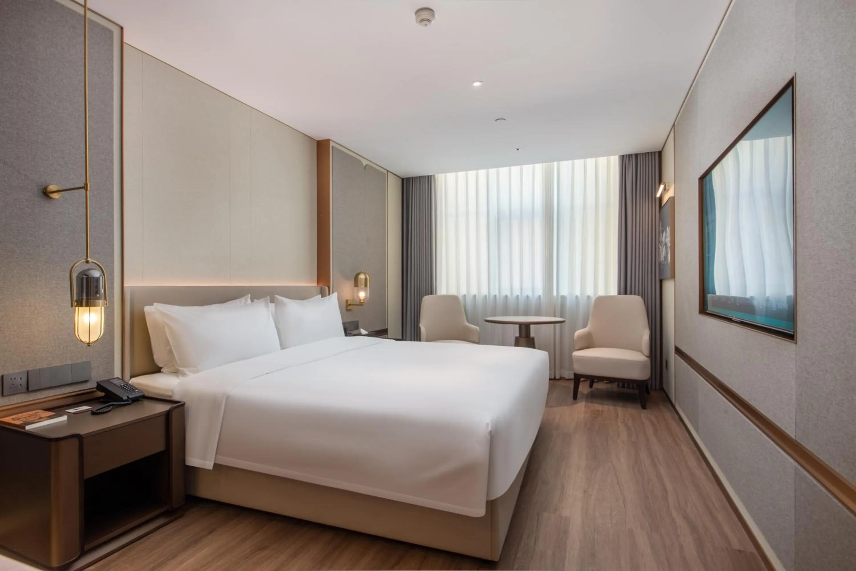 Bedroom, Bed in Royalton Hotel Shenzhen Baoan Airport