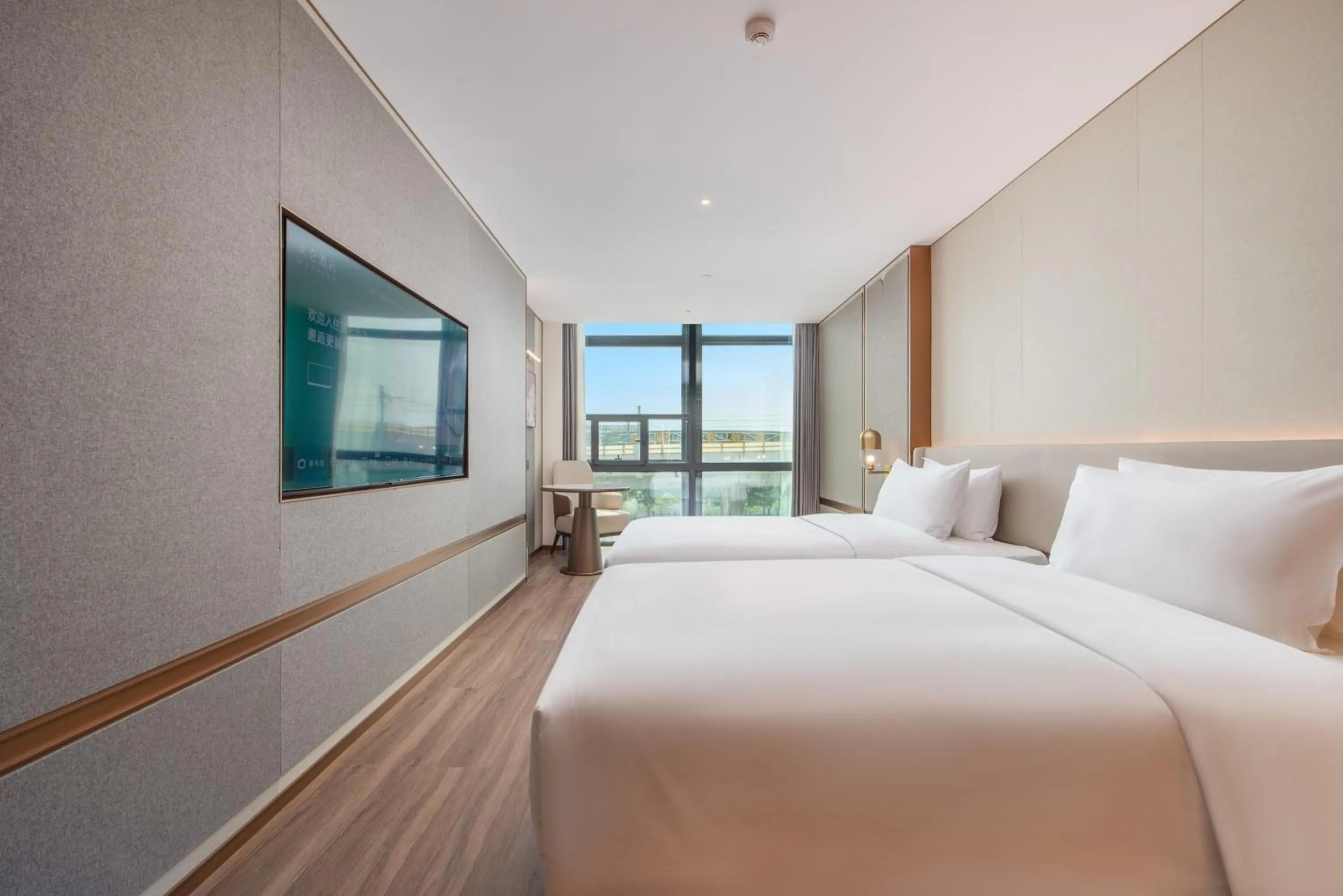 Bed in Royalton Hotel Shenzhen Baoan Airport