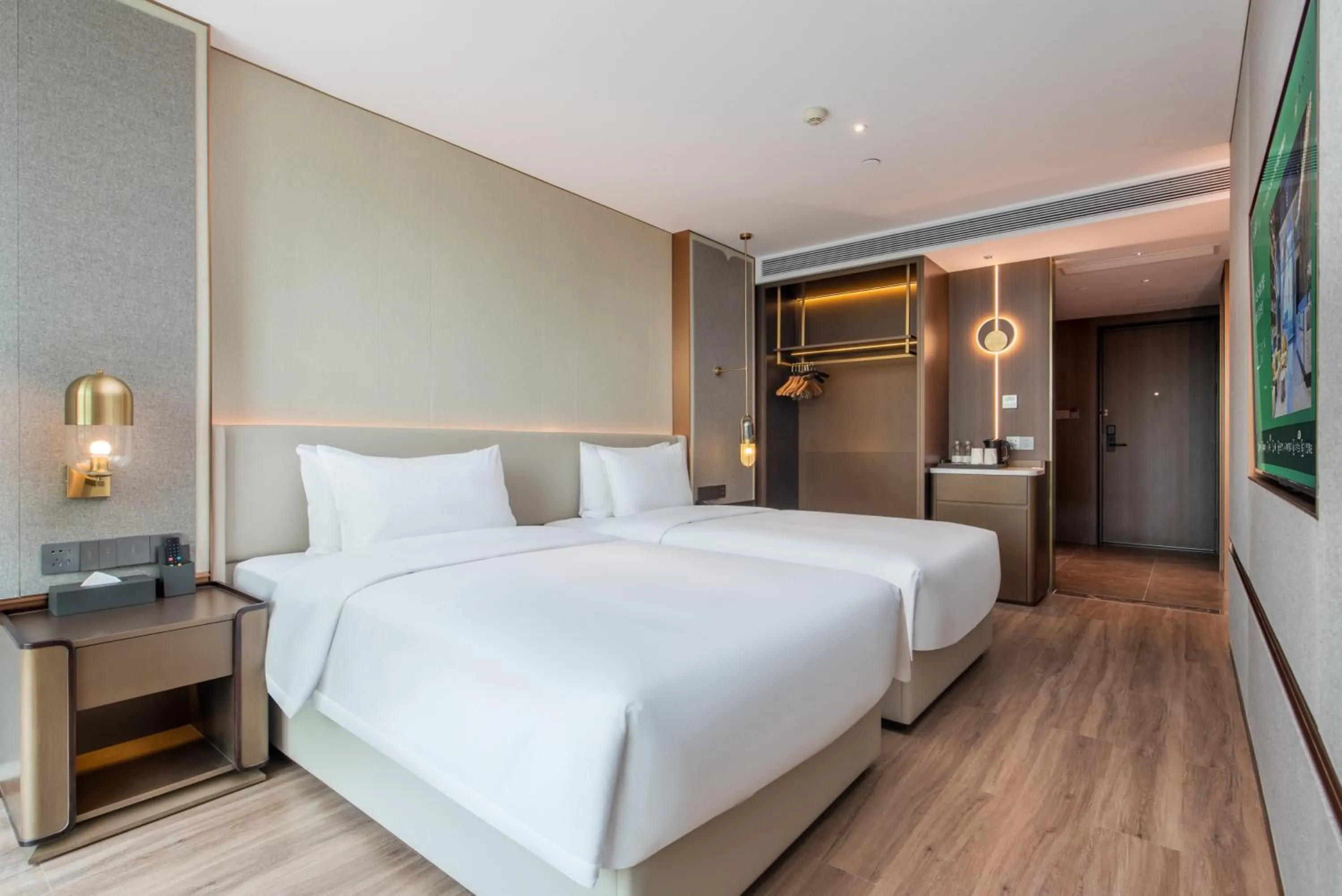 Bed in Royalton Hotel Shenzhen Baoan Airport