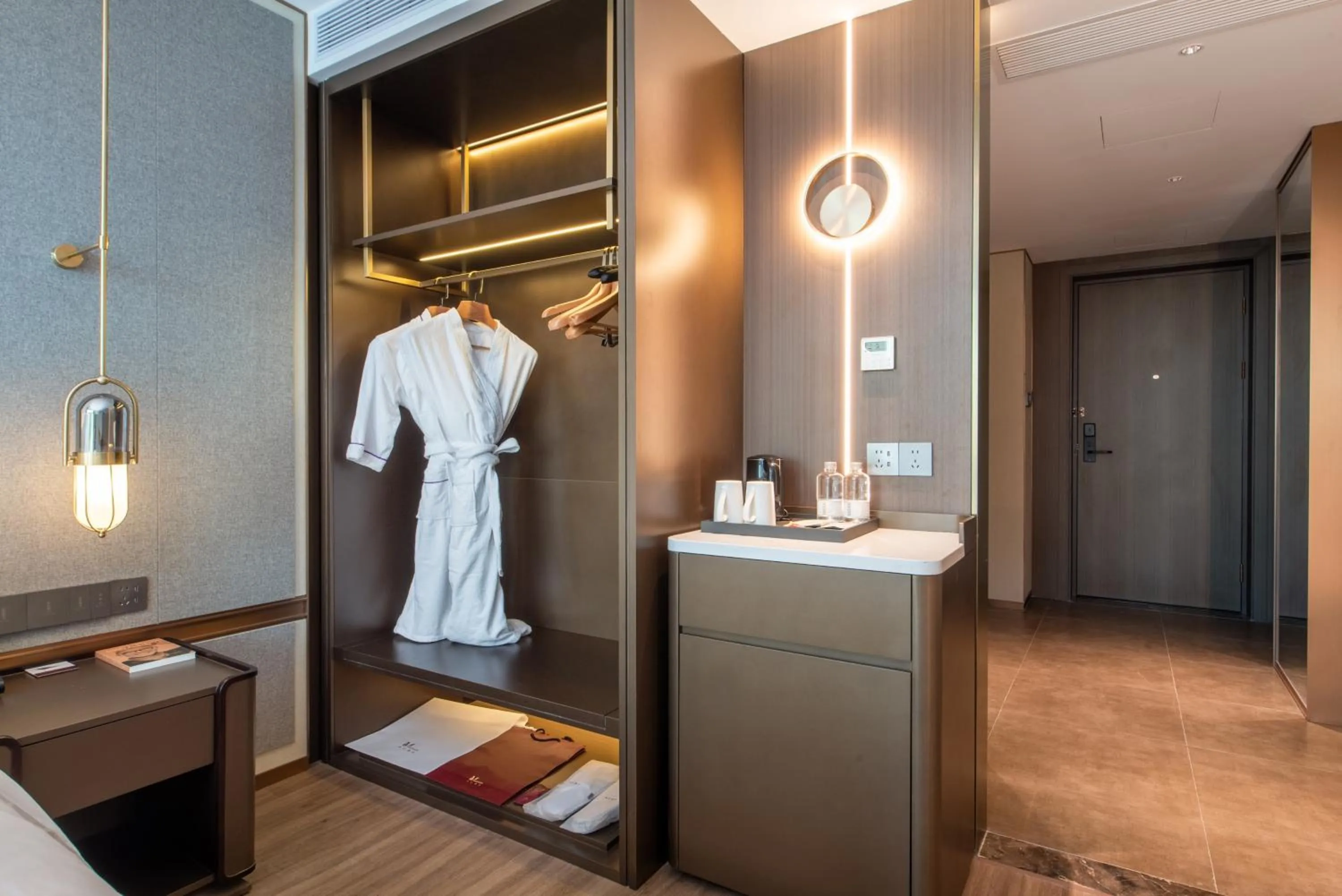wardrobe in Royalton Hotel Shenzhen Baoan Airport