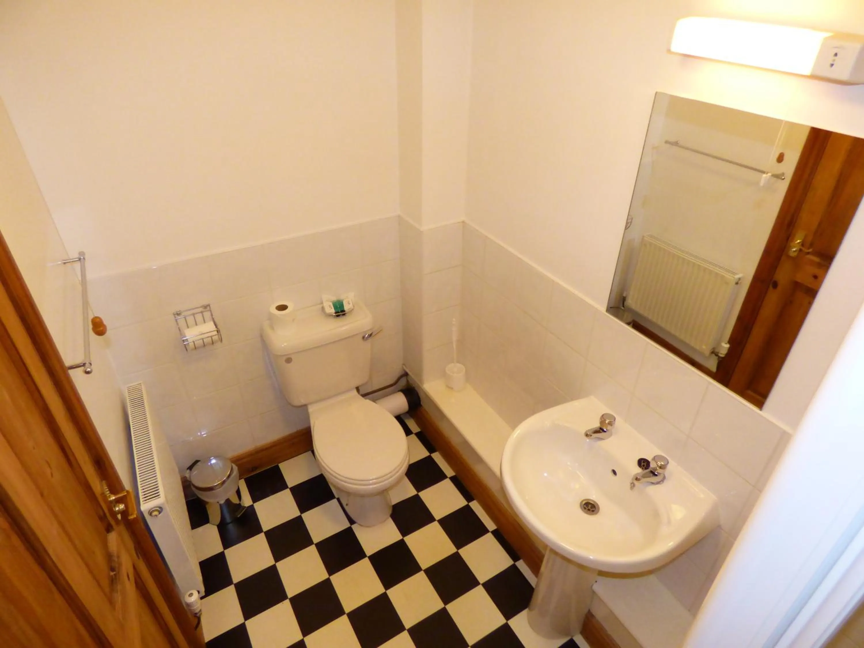 Bathroom in The Belted Will Inn