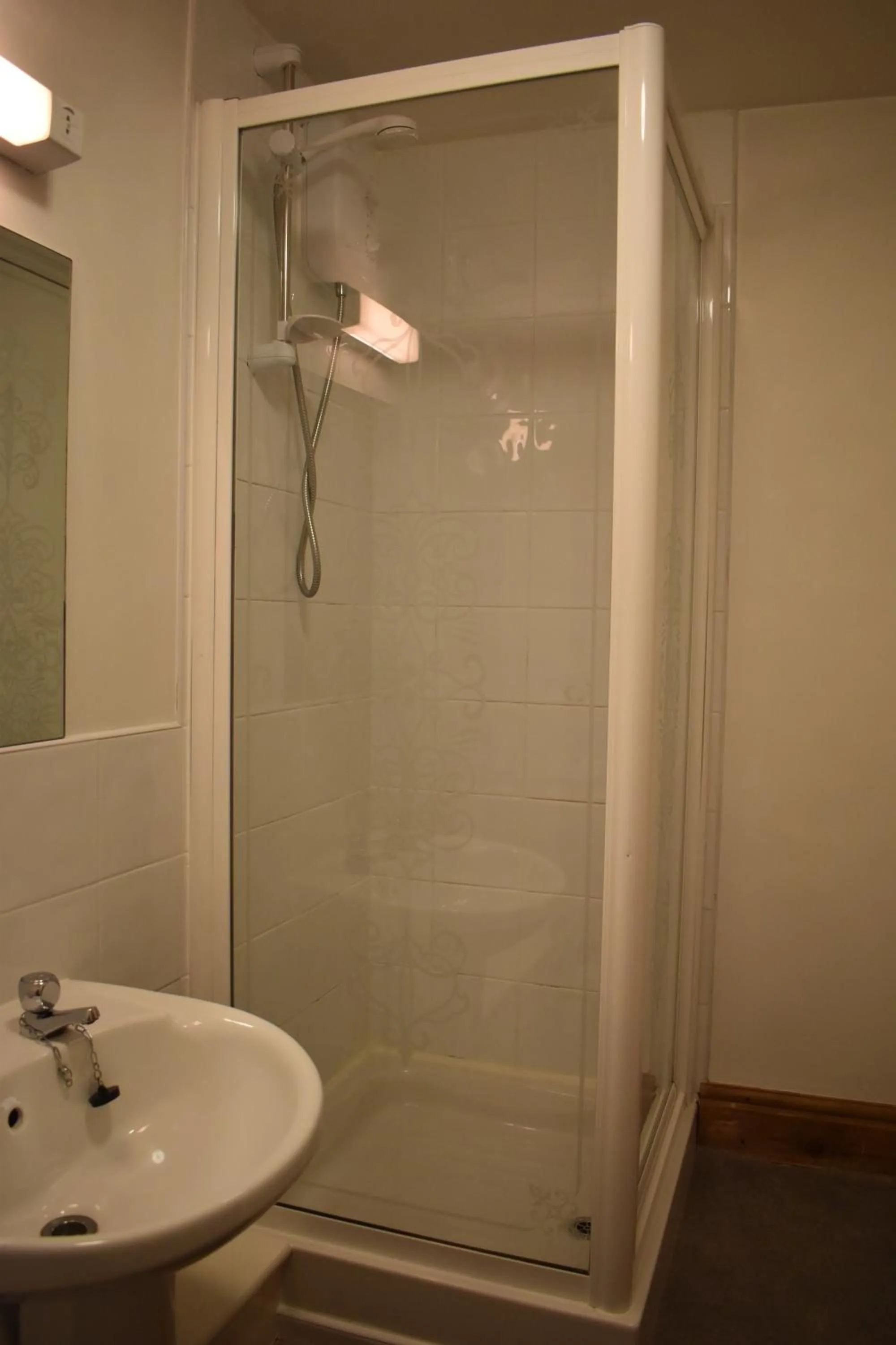 Bathroom in The Belted Will Inn