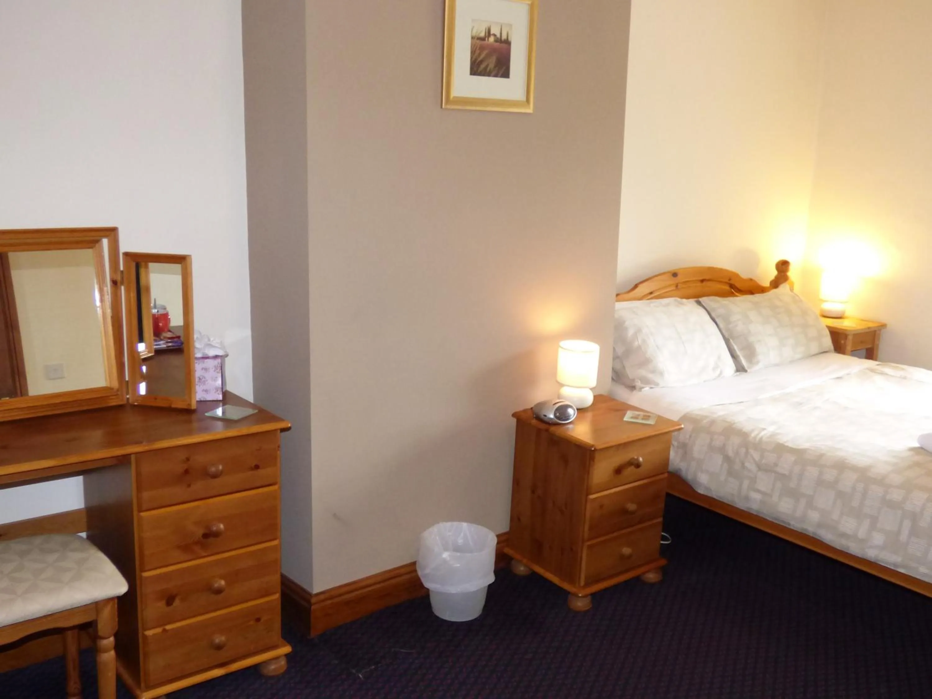 Bedroom, Bed in The Belted Will Inn