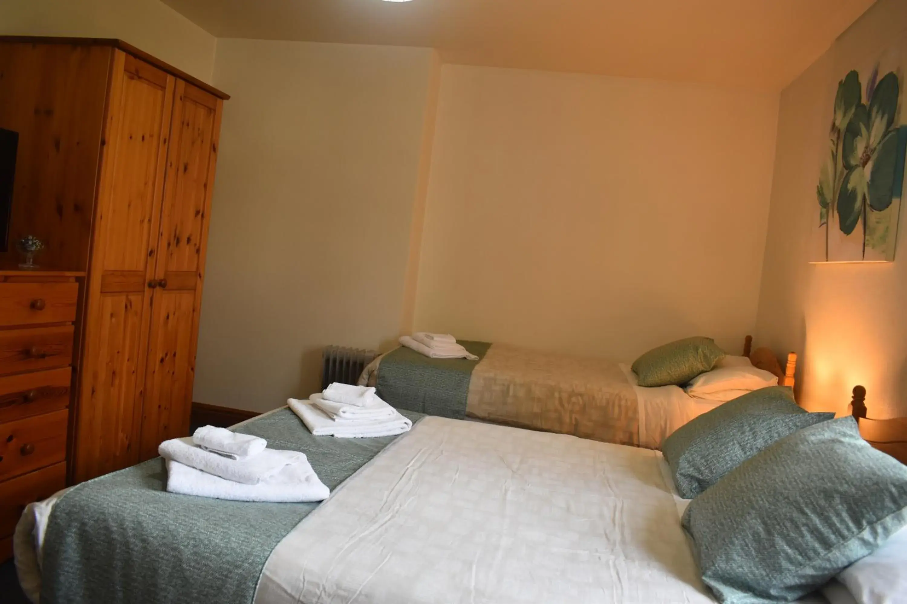 Double Room with Extra Bed in The Belted Will Inn Double Room with Extra Bed in The Belted Will Inn