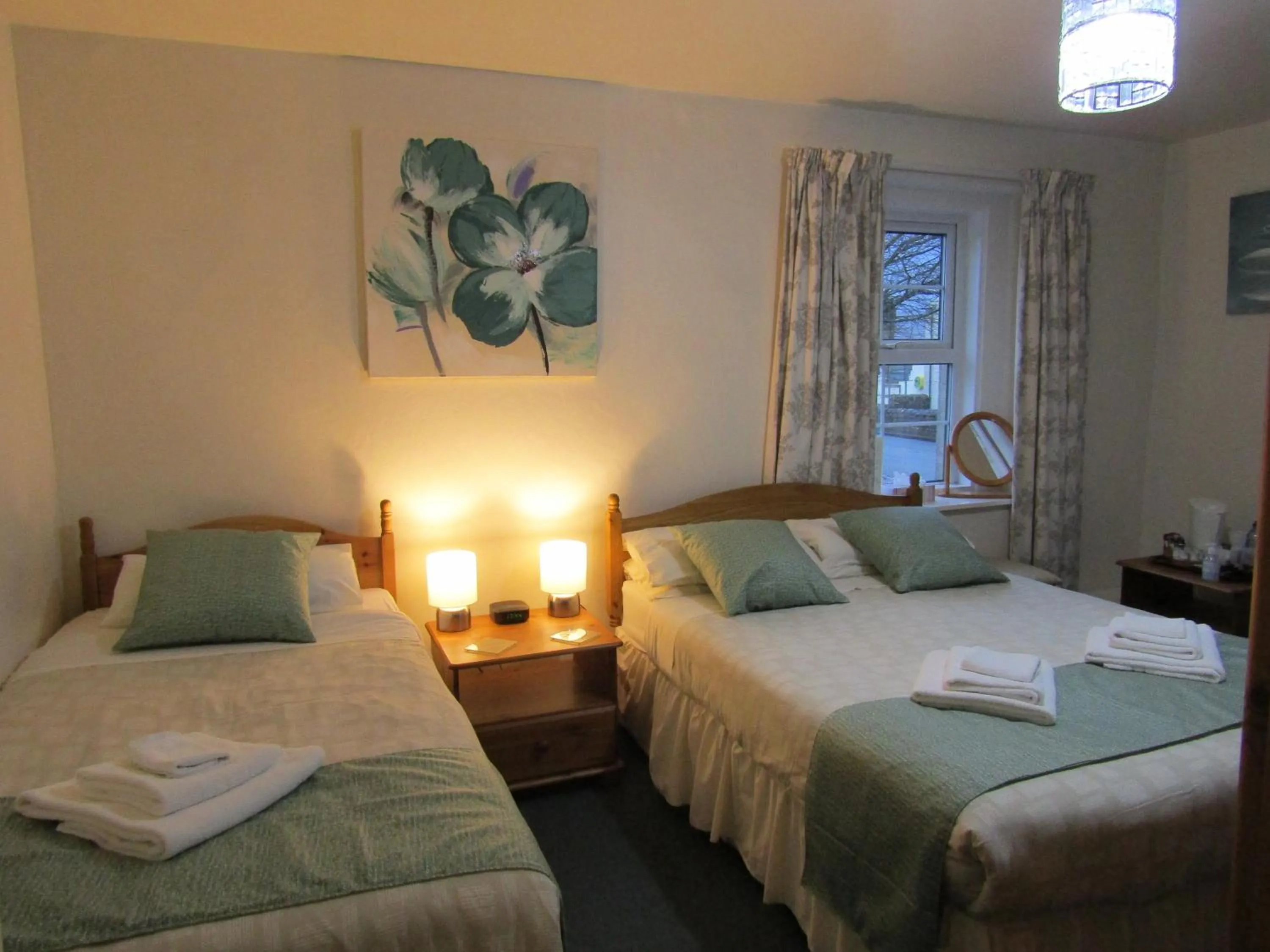 Bedroom, Bed in The Belted Will Inn