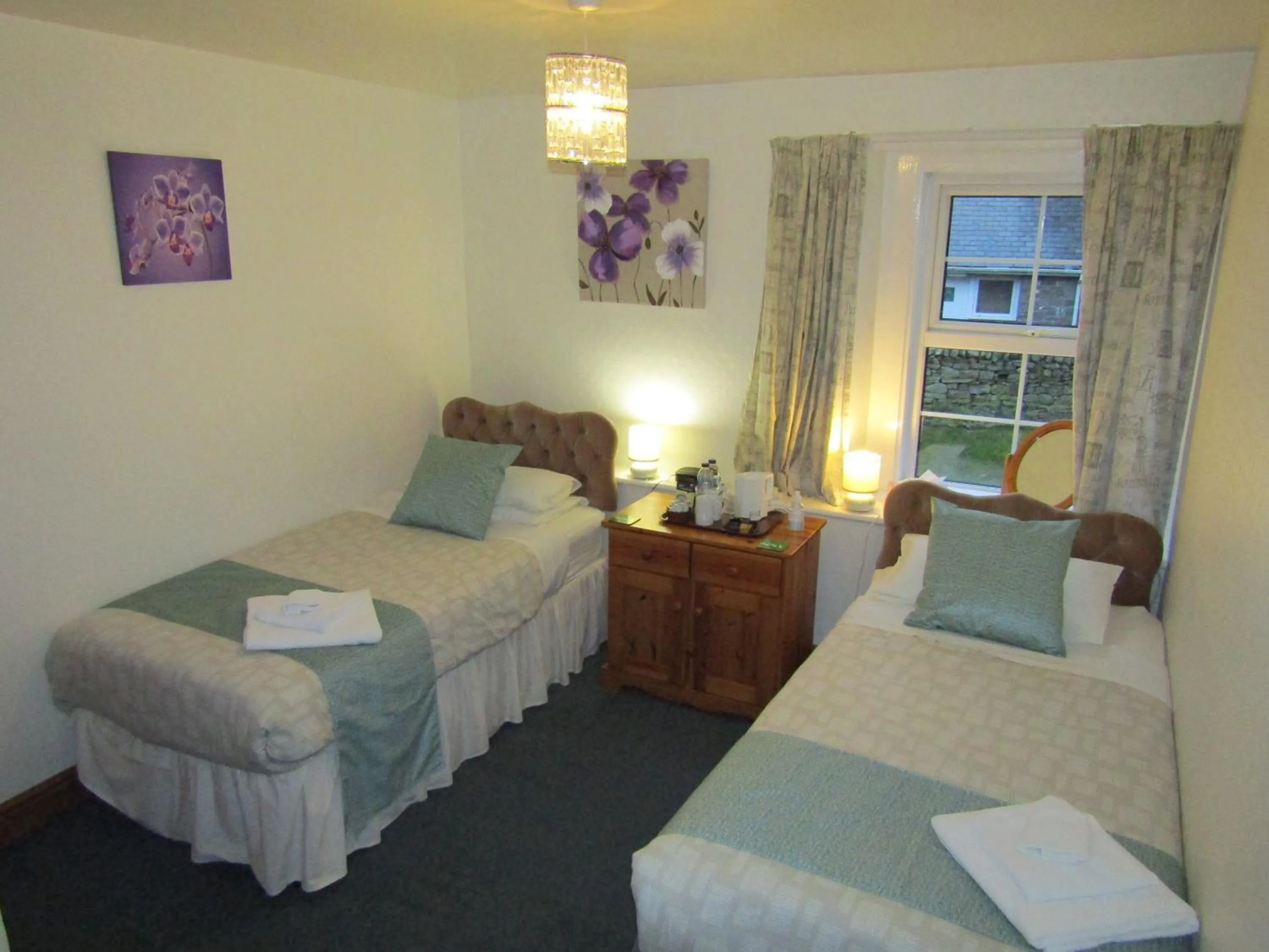 Bedroom, Bed in The Belted Will Inn