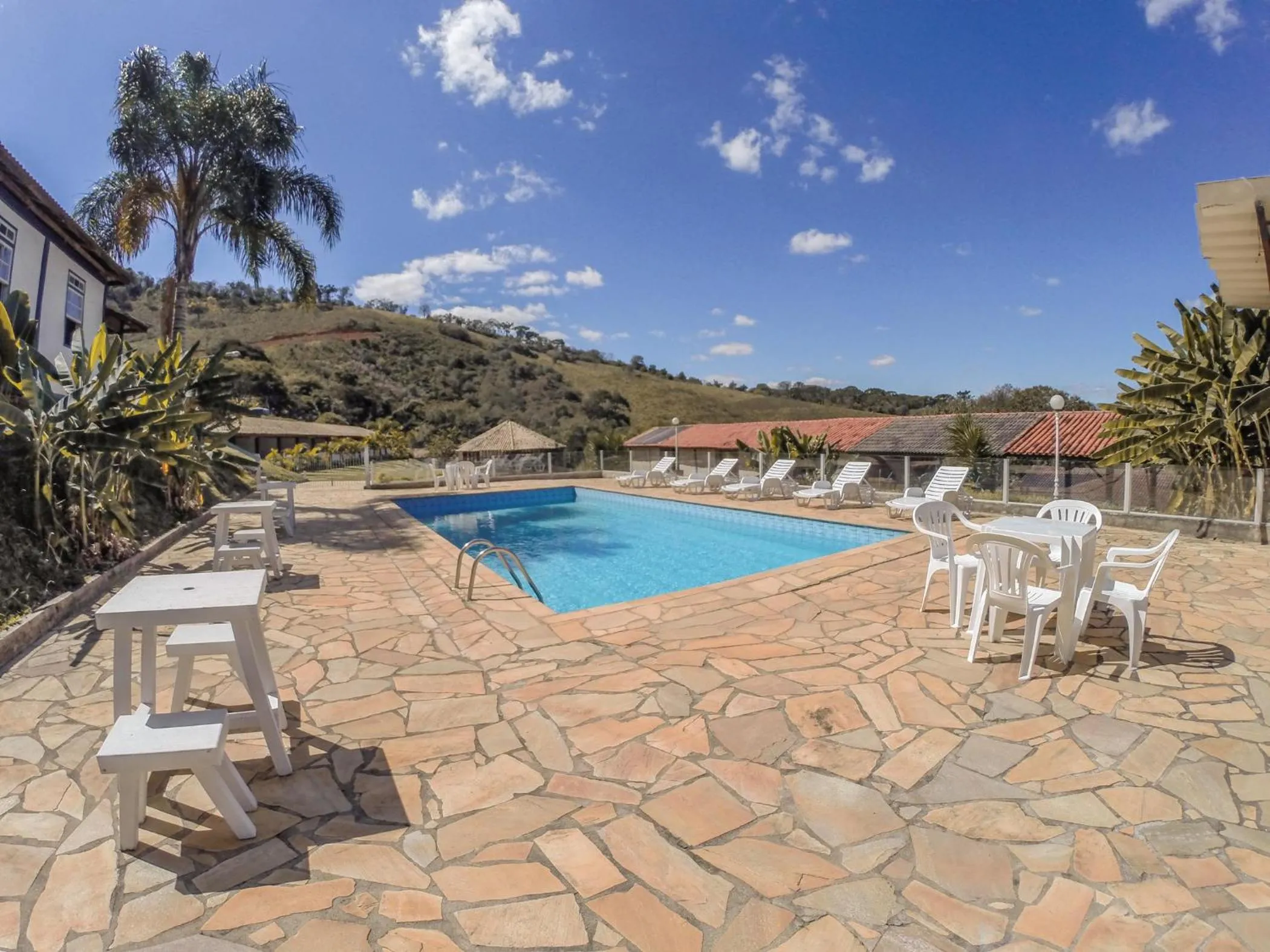 Swimming pool in Pousada Campestre São Lourenço