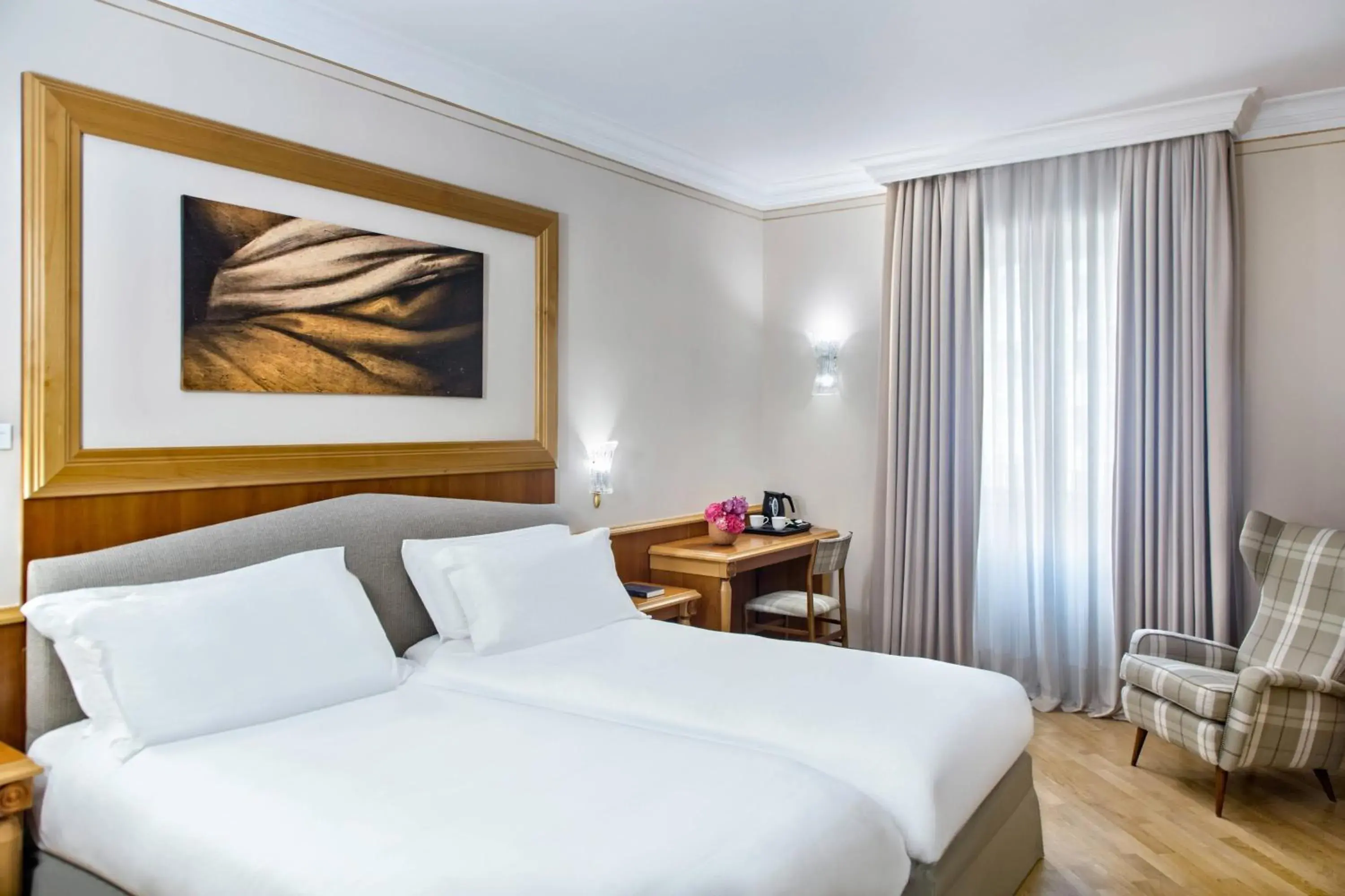 Deluxe Twin, Guest room, 2 Twin/Single Bed(s) in Renaissance Naples Hotel Mediterraneo Deluxe Twin, Guest room, 2 Twin/Single Bed(s) in Renaissance Naples Hotel Mediterraneo