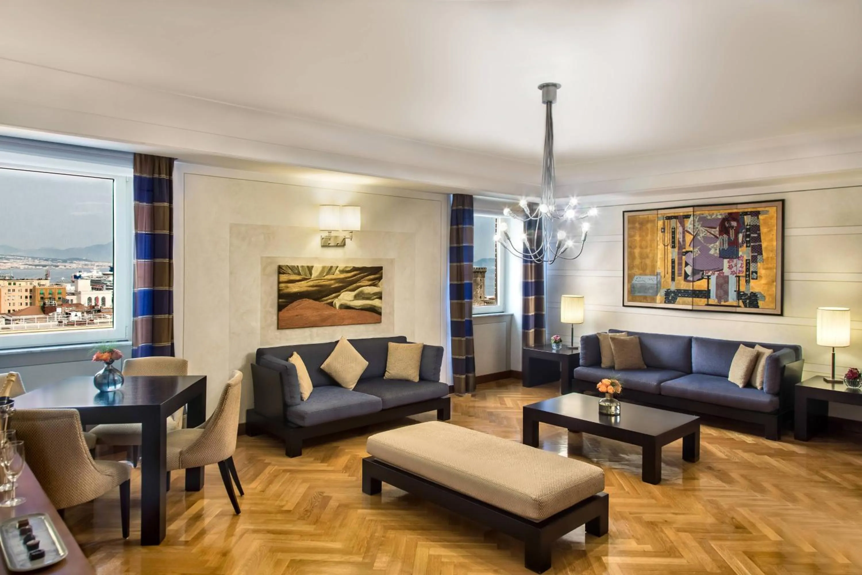 Living room in Renaissance Naples Hotel Mediterraneo