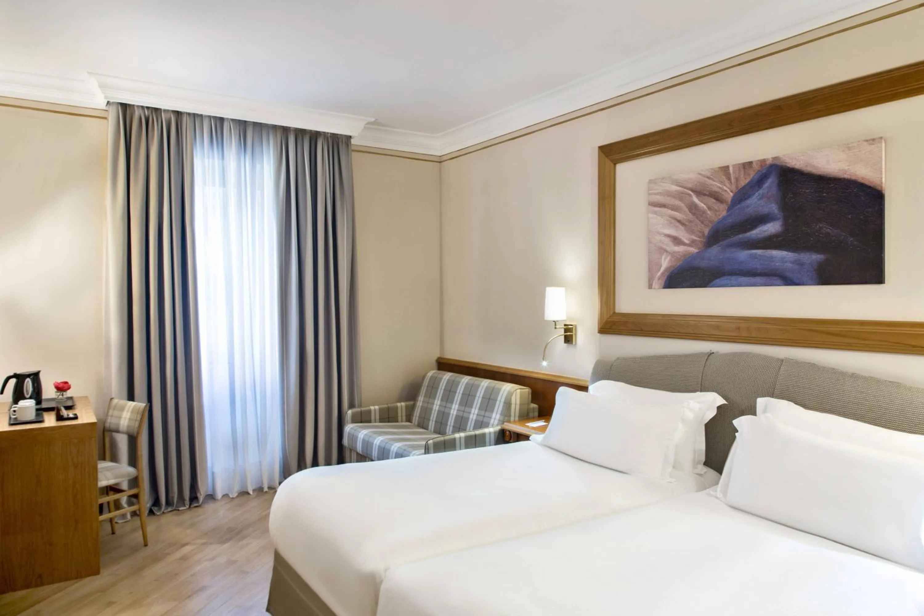 Photo of the whole room, Bed in Renaissance Naples Hotel Mediterraneo