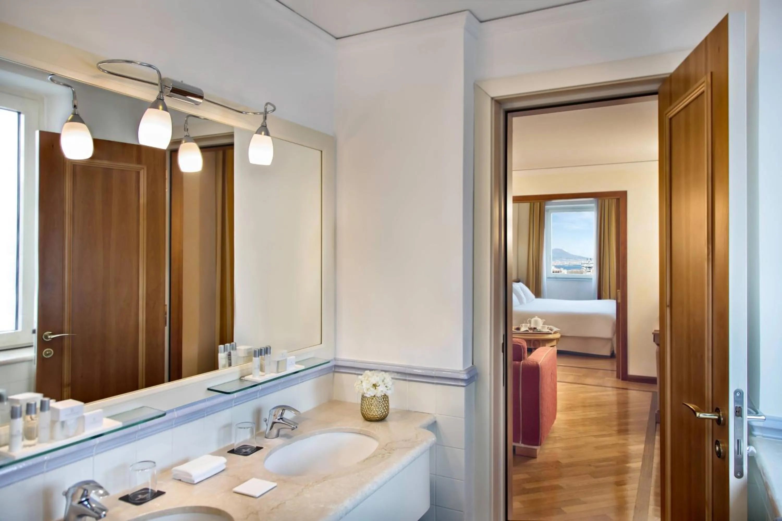 Bathroom, Bed in Renaissance Naples Hotel Mediterraneo