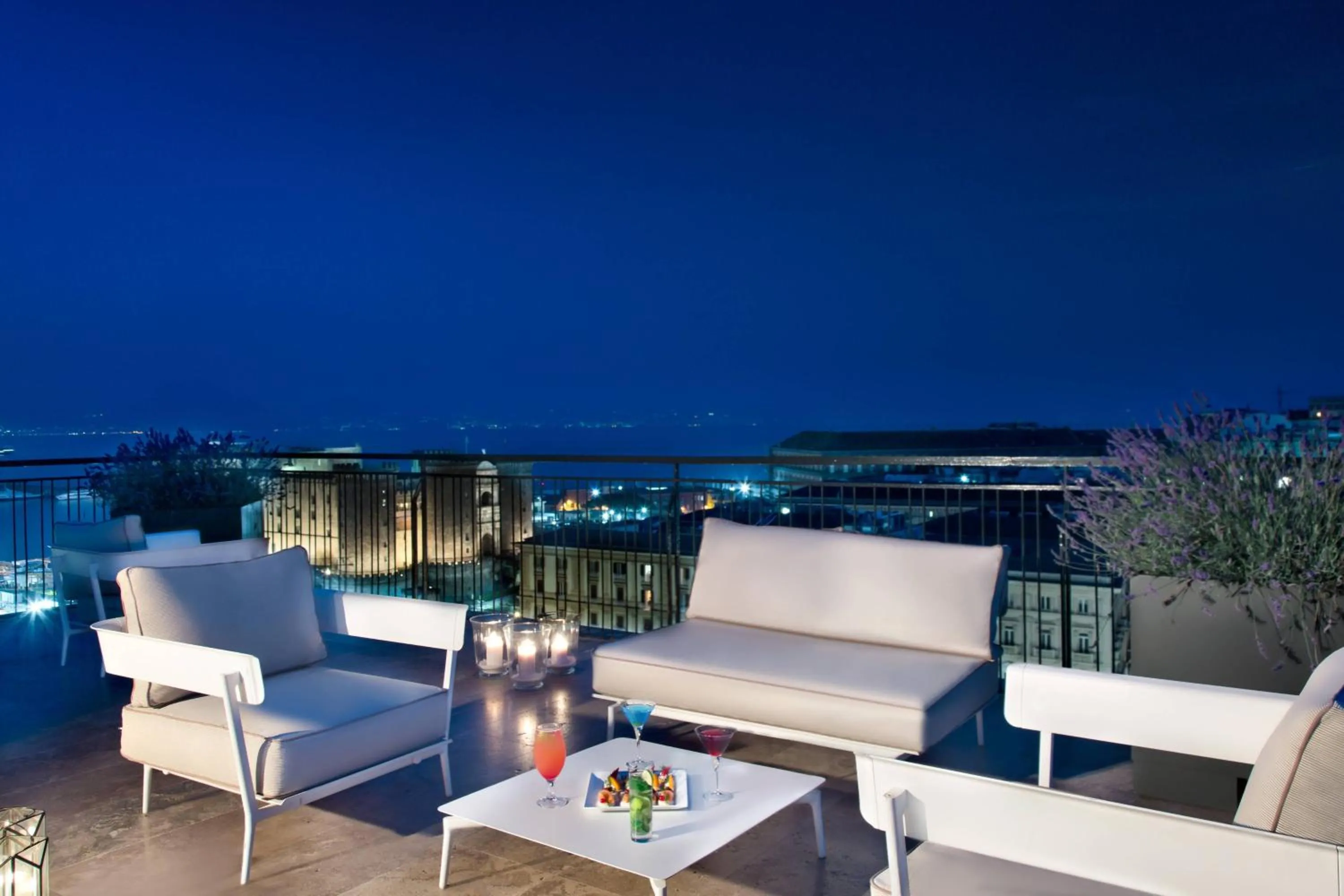 Restaurant/places to eat in Renaissance Naples Hotel Mediterraneo