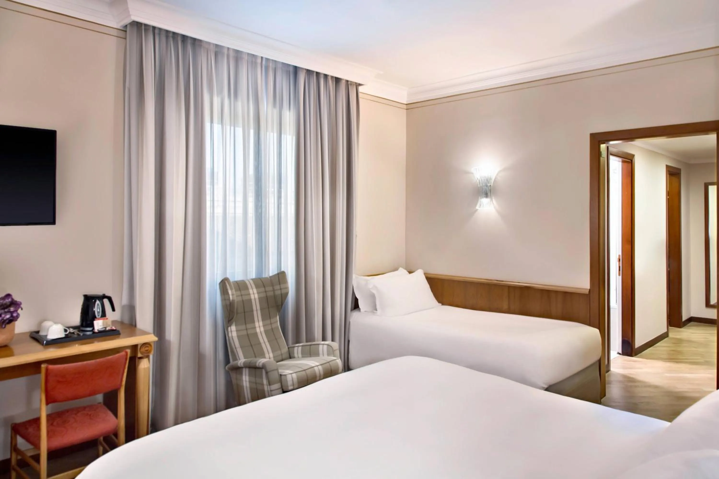 Photo of the whole room, Bed in Renaissance Naples Hotel Mediterraneo