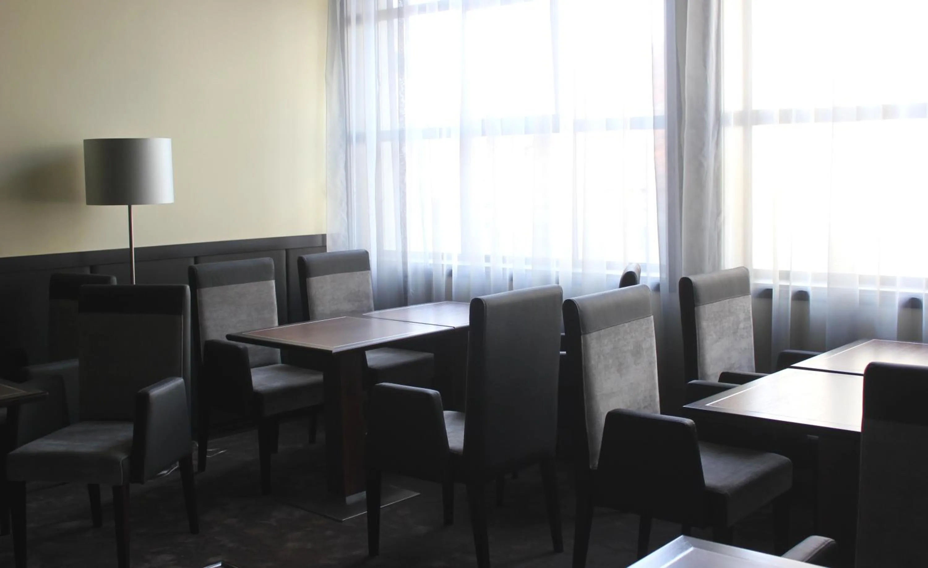 Restaurant/places to eat in Hotel M