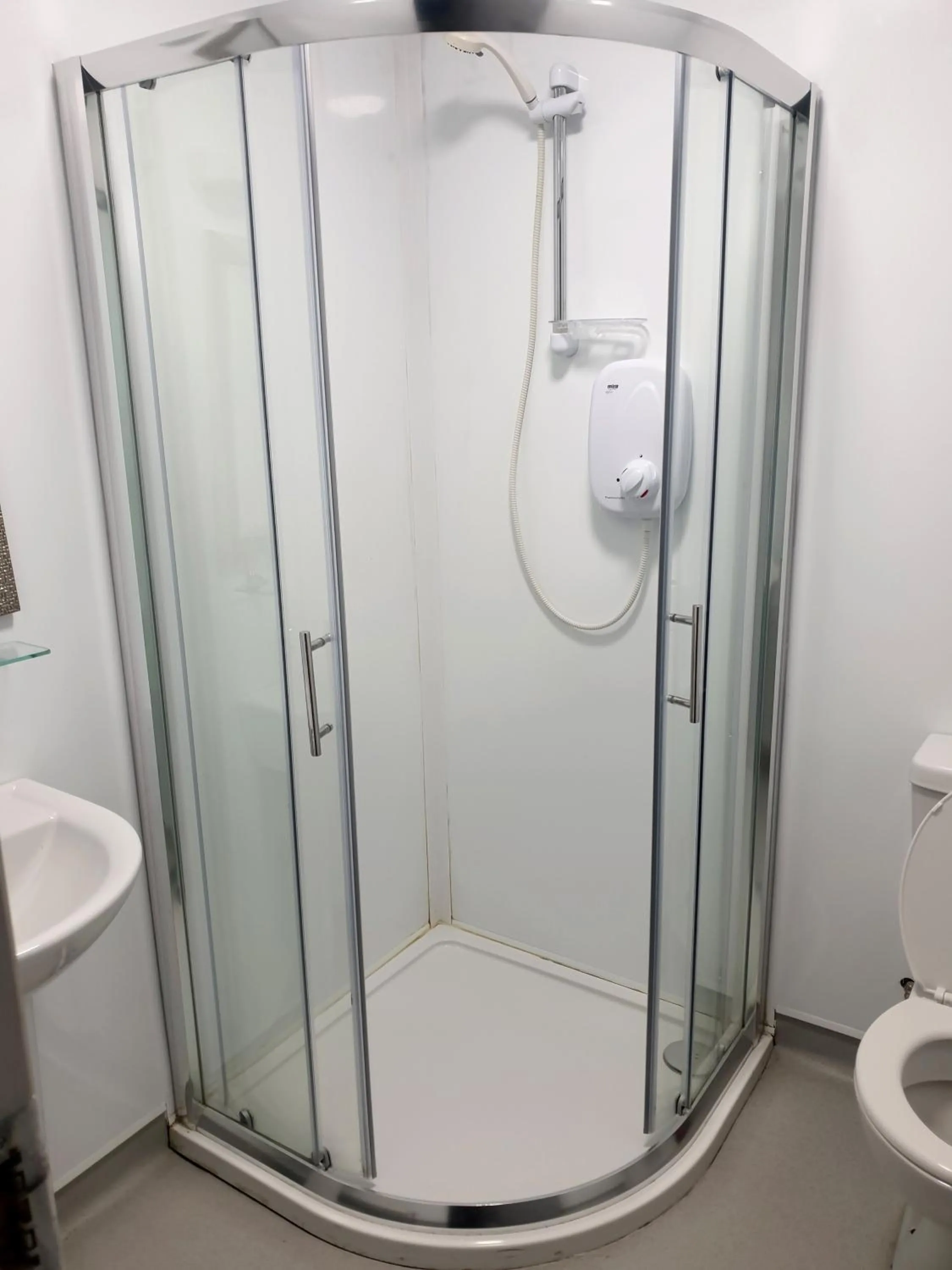 Shower in The Metropole