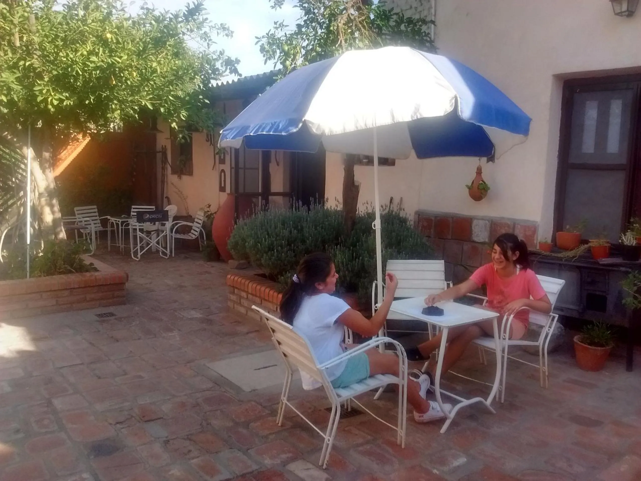 older children in Hostería El Zaguan