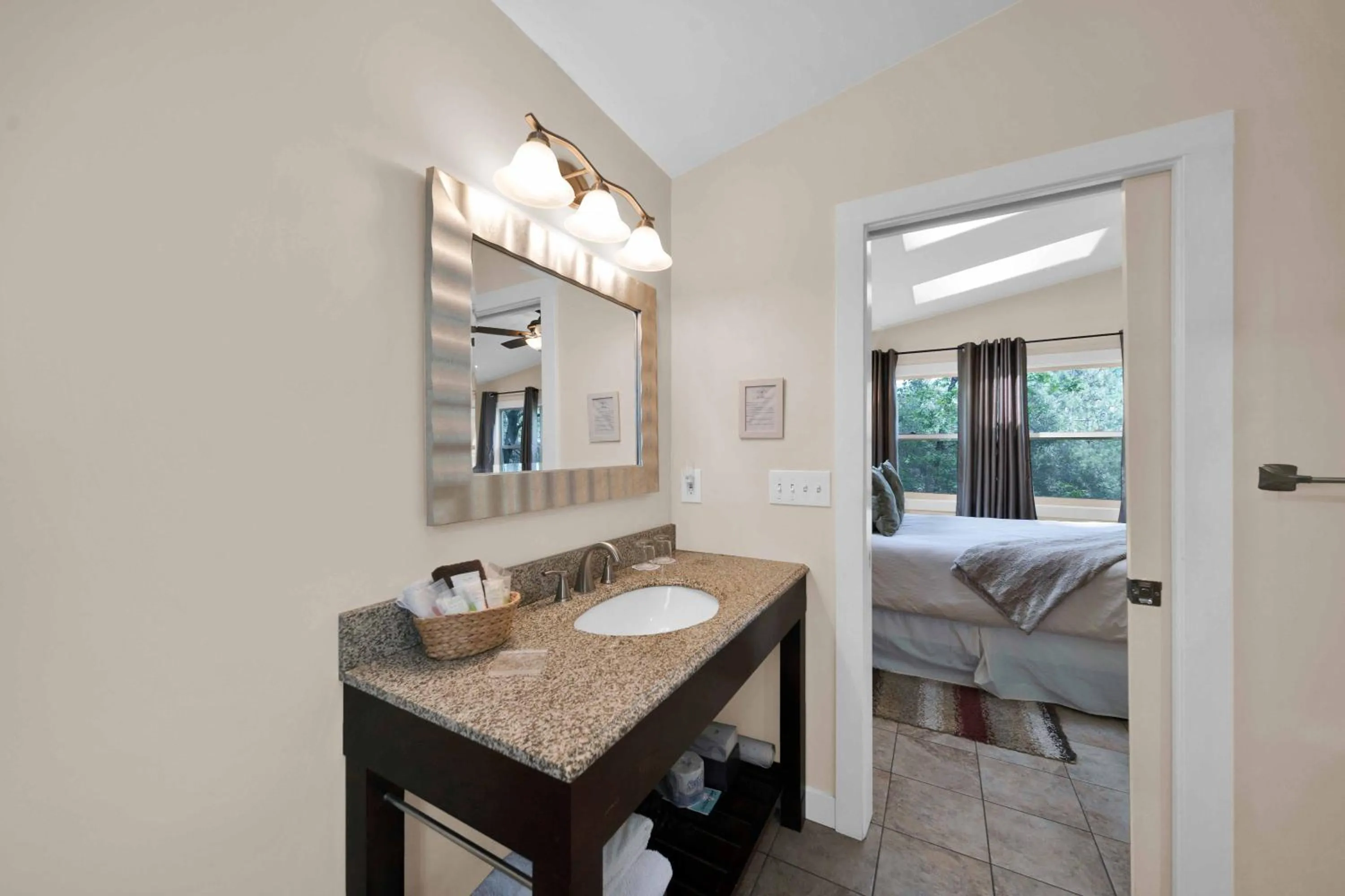 Bed in The Inn at Shasta Lake