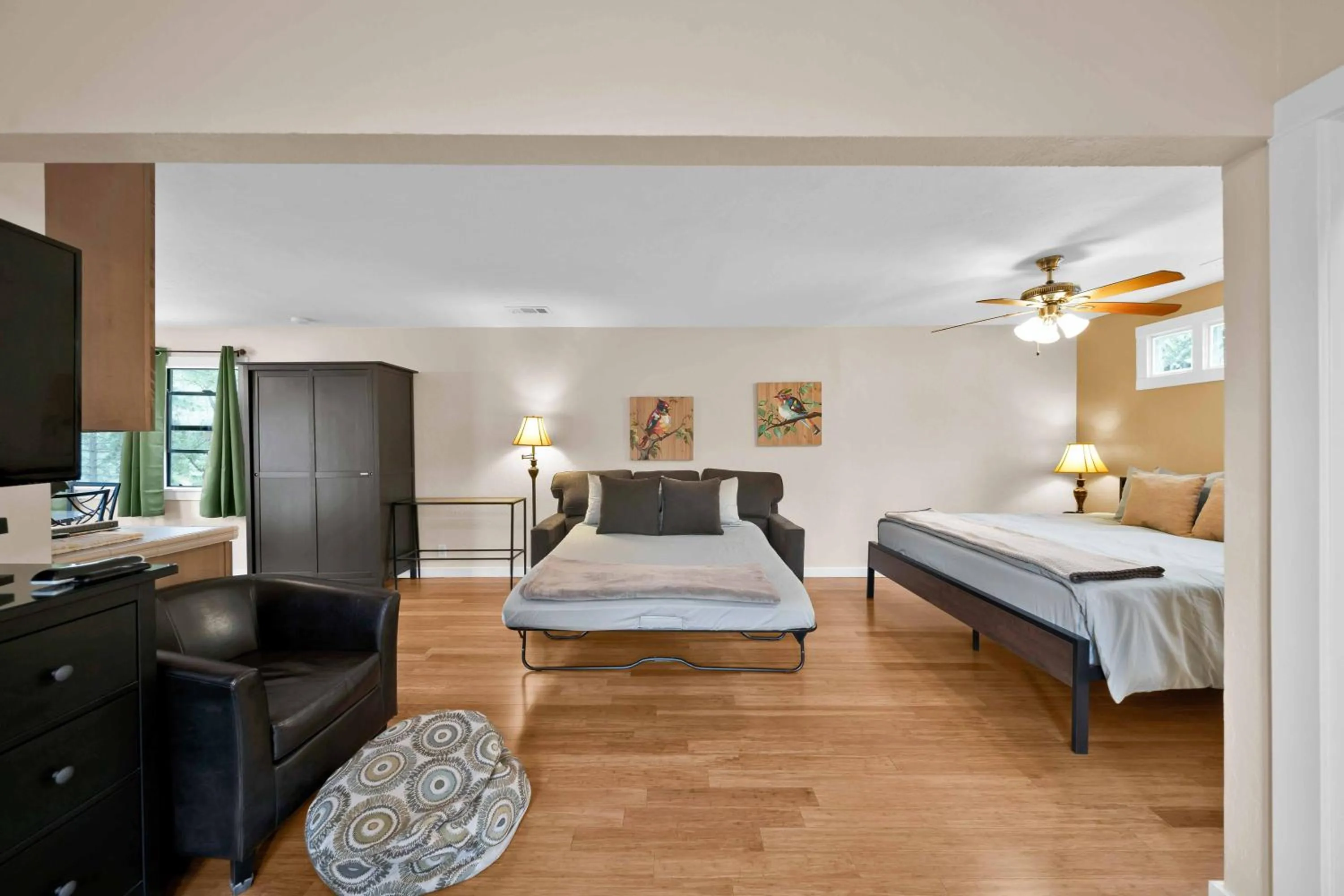 Bed in The Inn at Shasta Lake