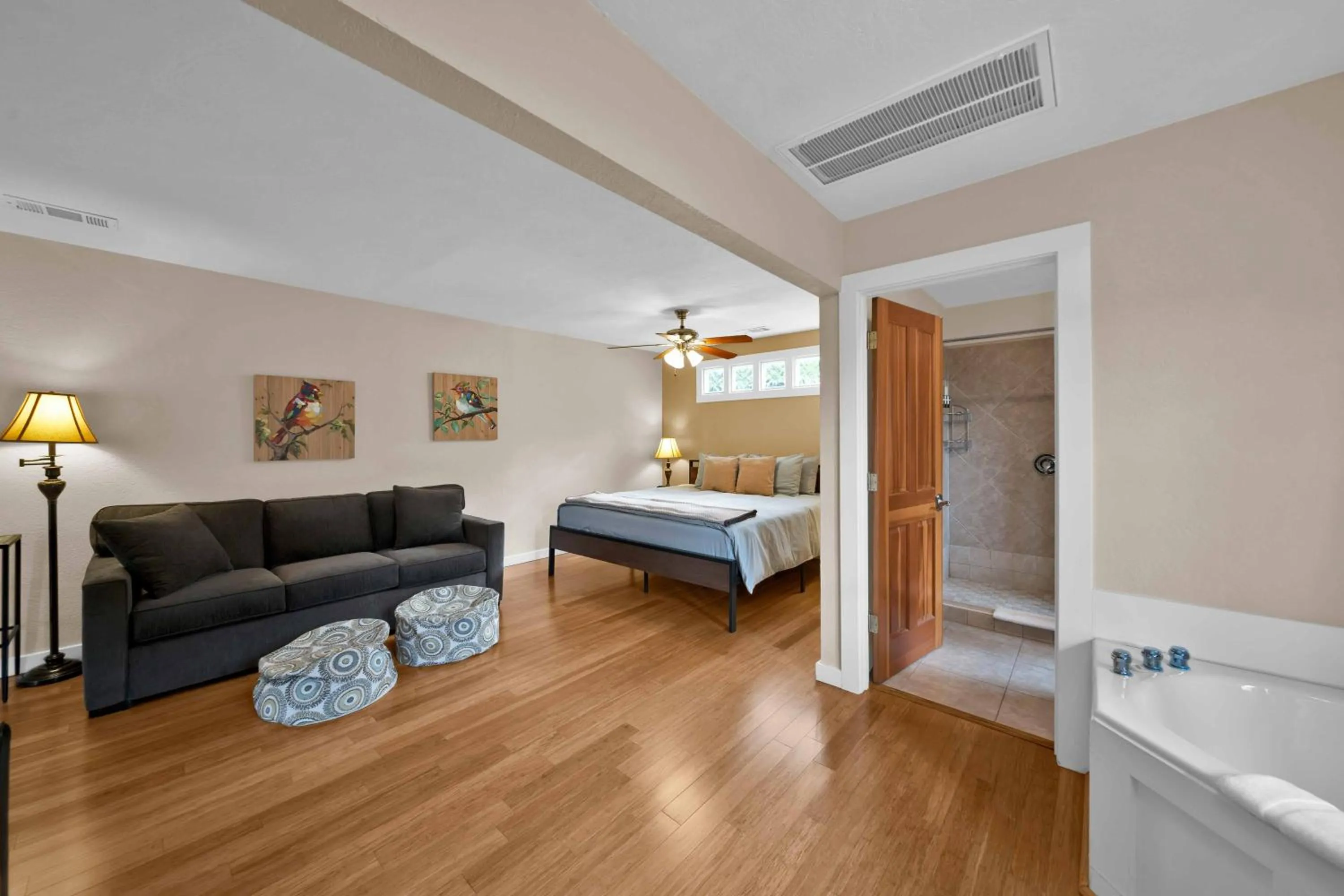 Bed in The Inn at Shasta Lake