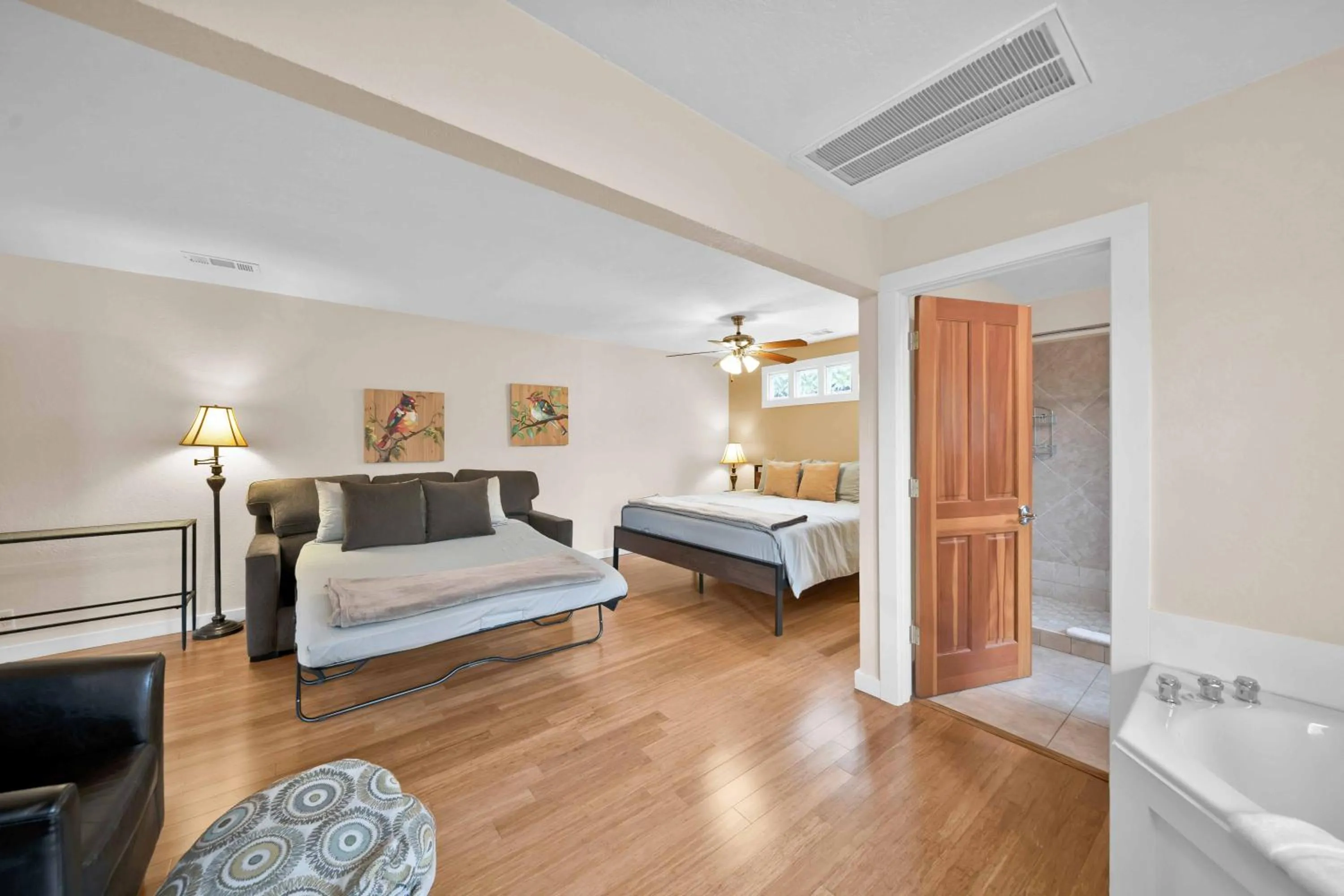 Bed in The Inn at Shasta Lake