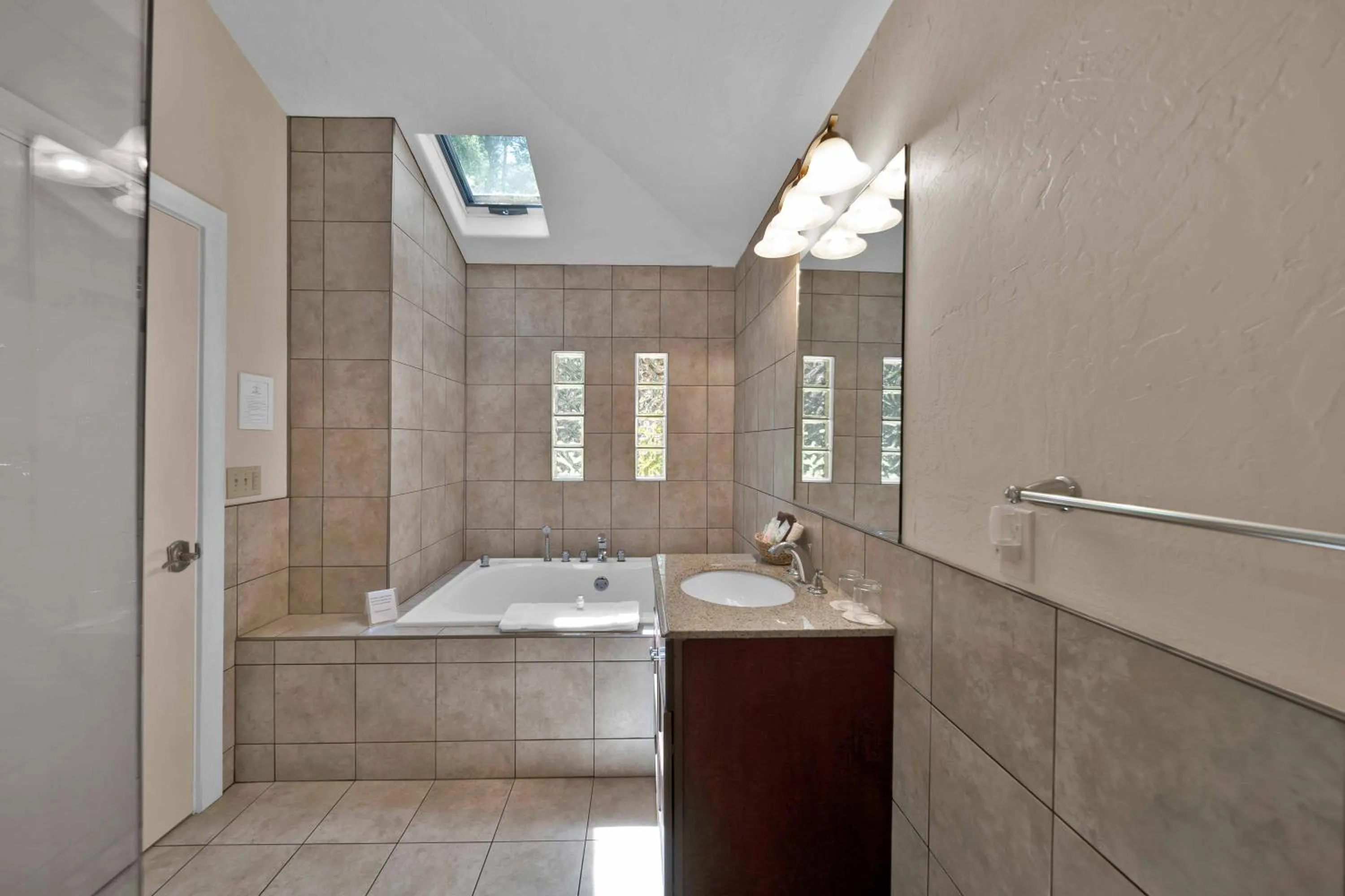 The Inn at Shasta Lake