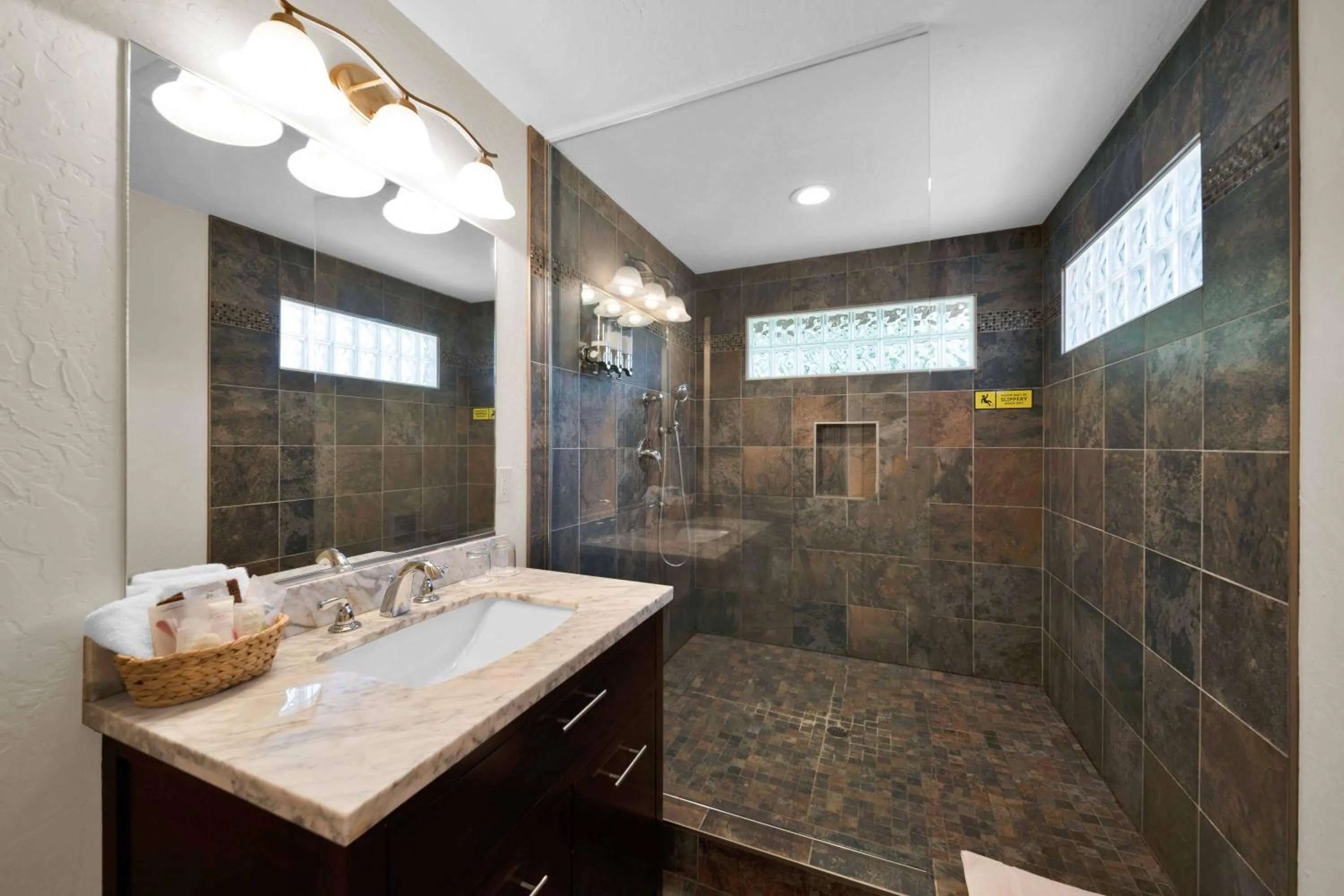 The Inn at Shasta Lake