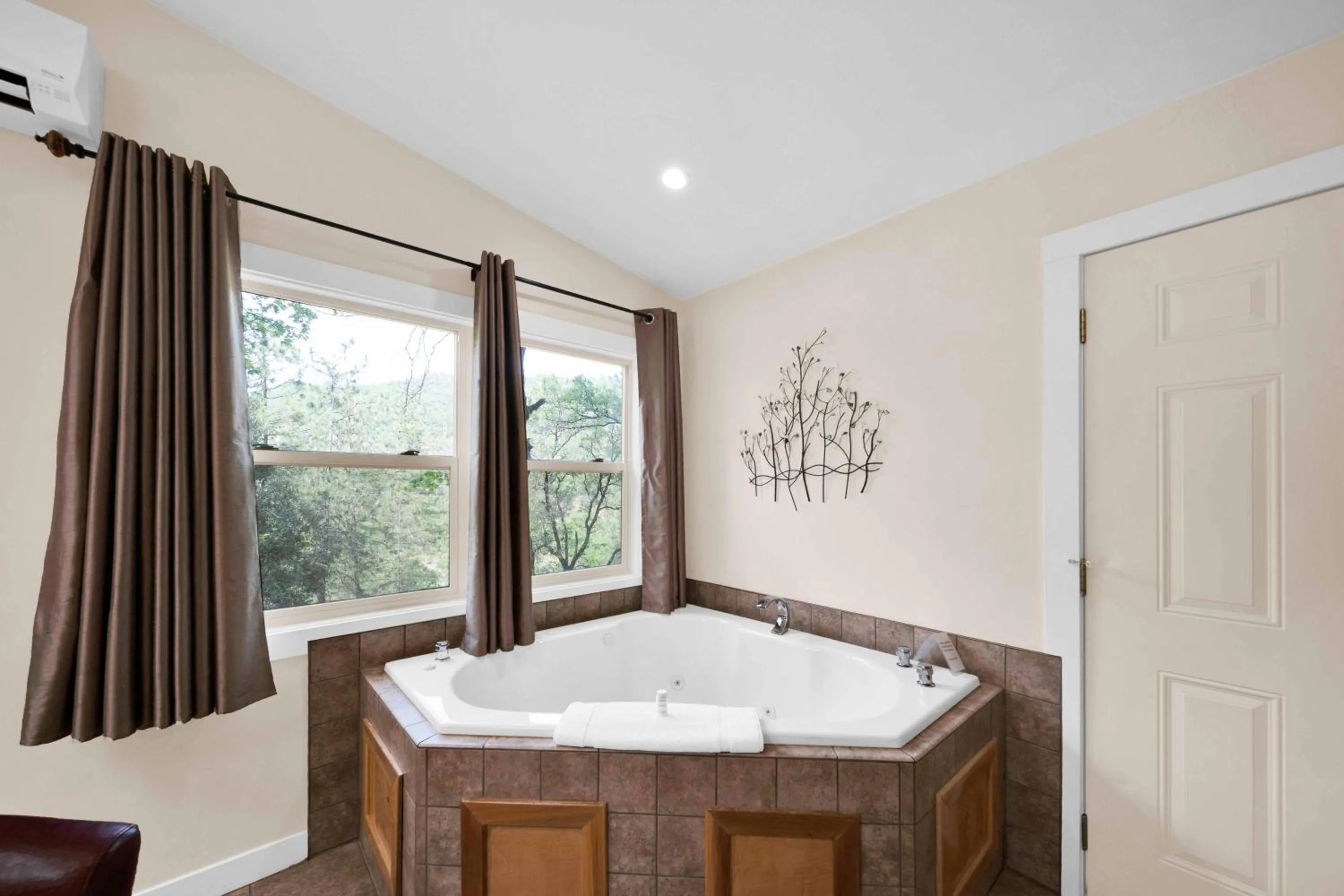 The Inn at Shasta Lake