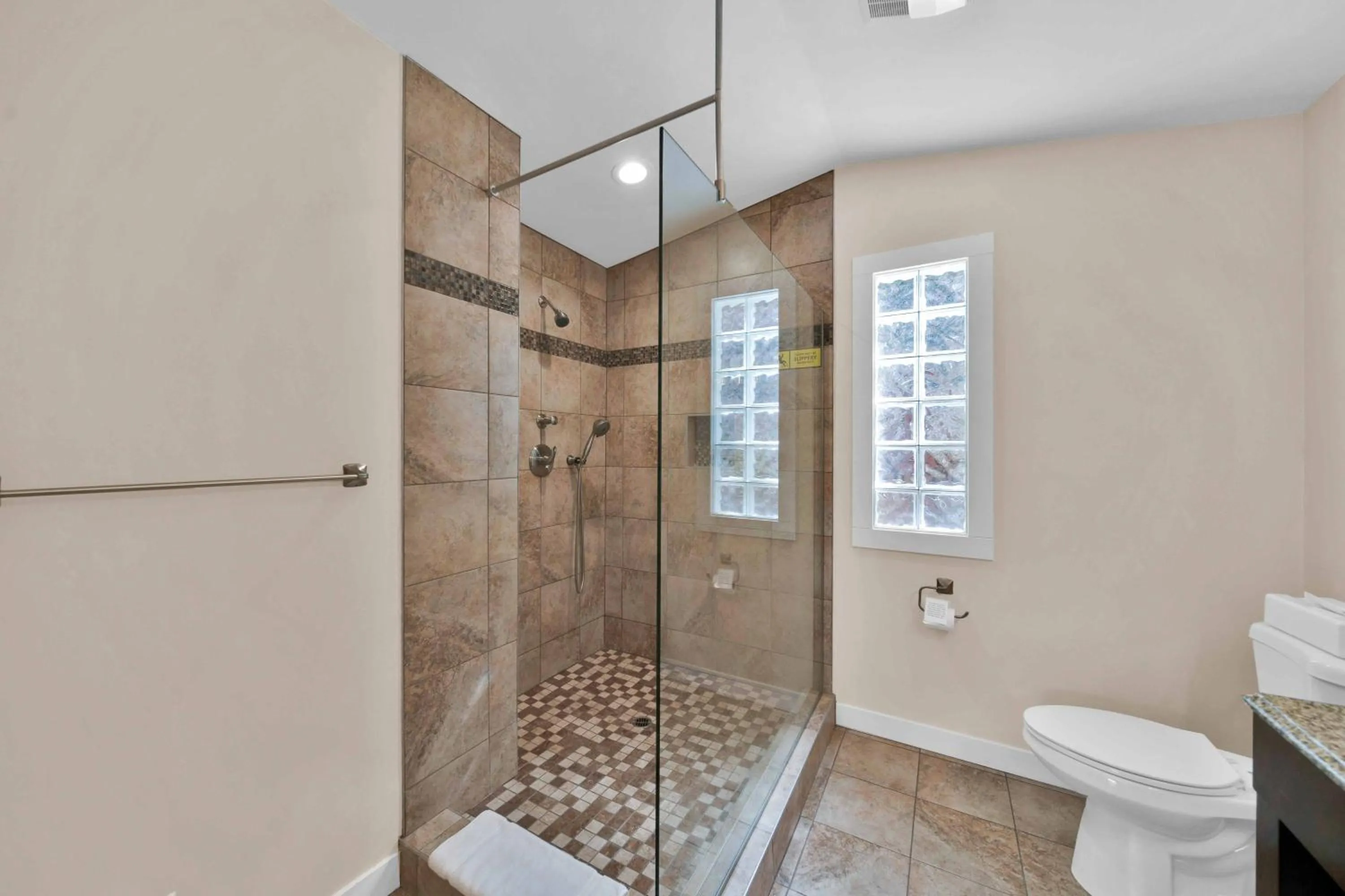 The Inn at Shasta Lake