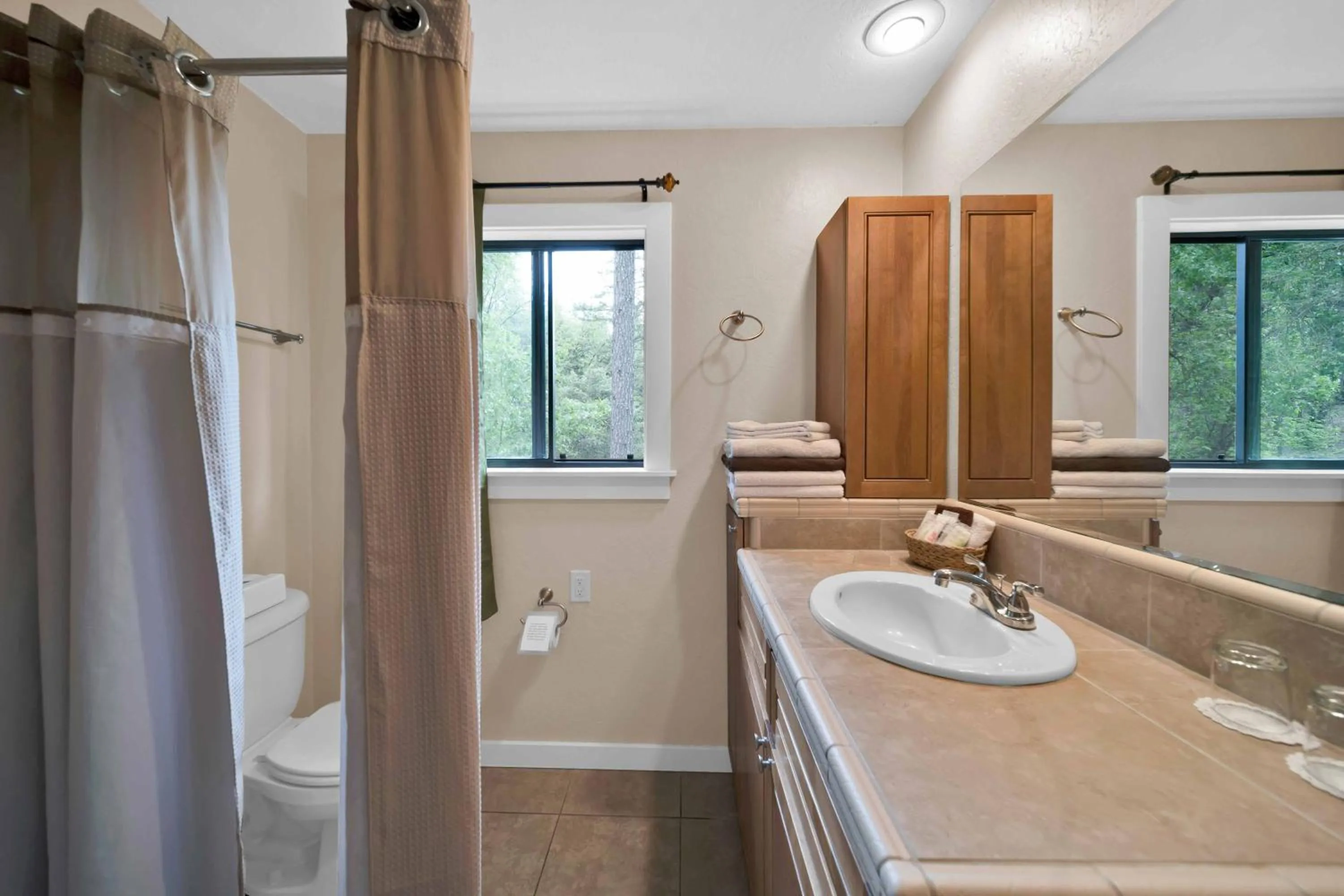 The Inn at Shasta Lake