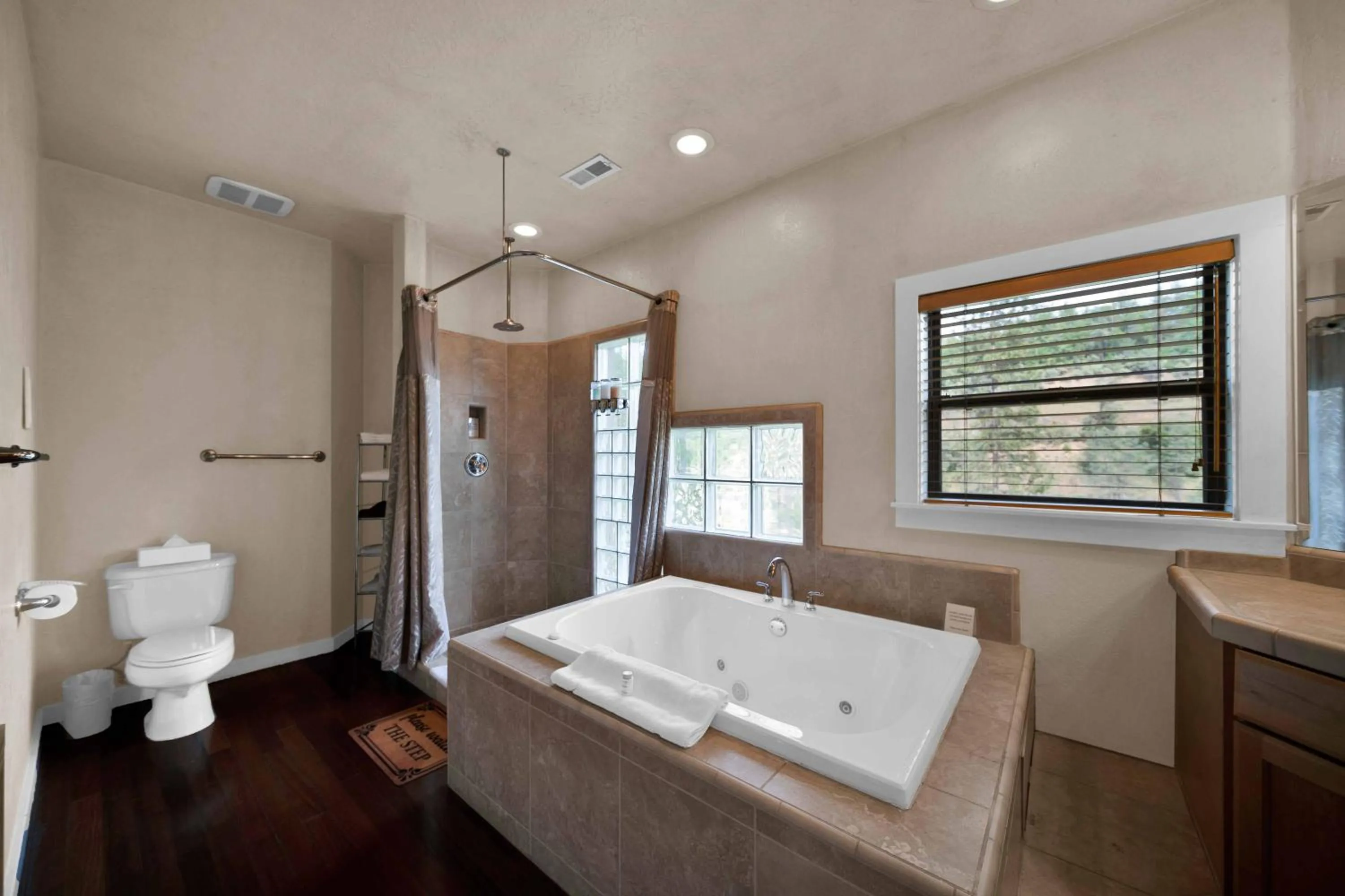 The Inn at Shasta Lake