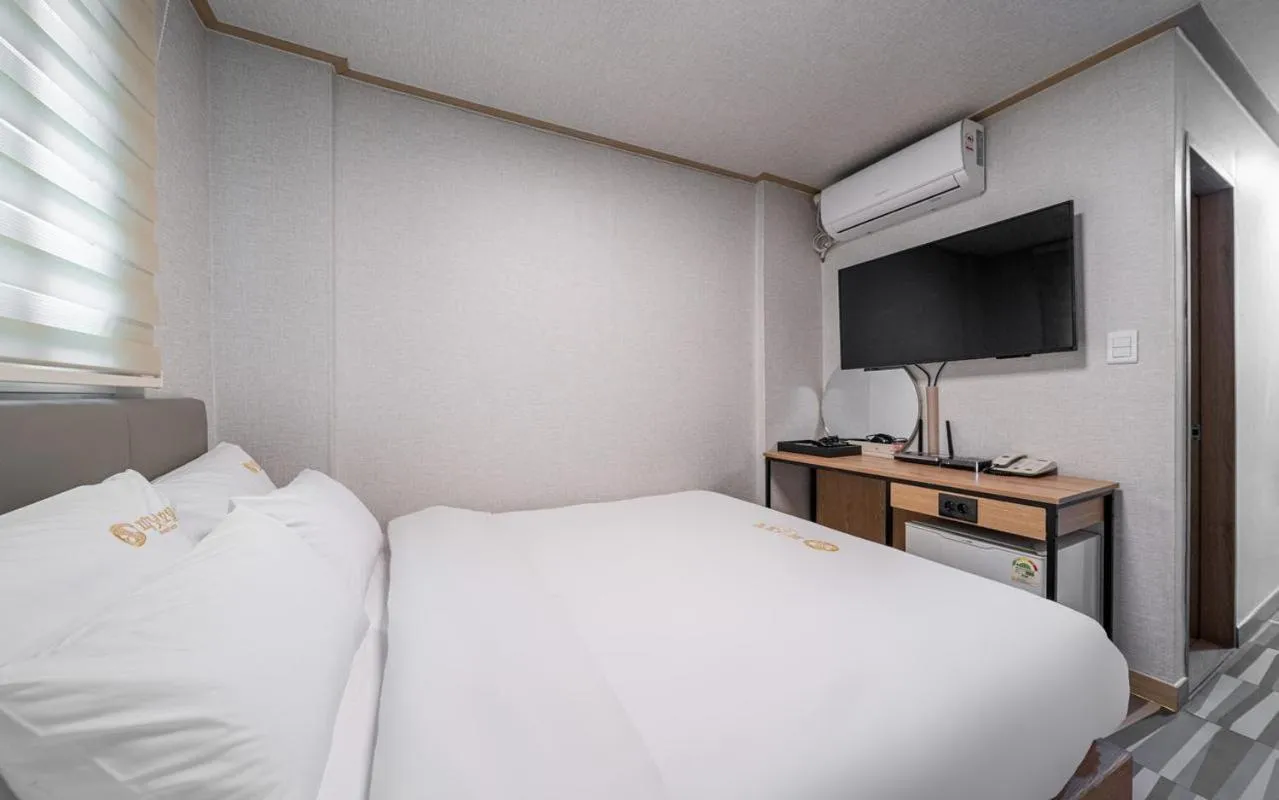 Bed in Peanut Hotel Myeongdong