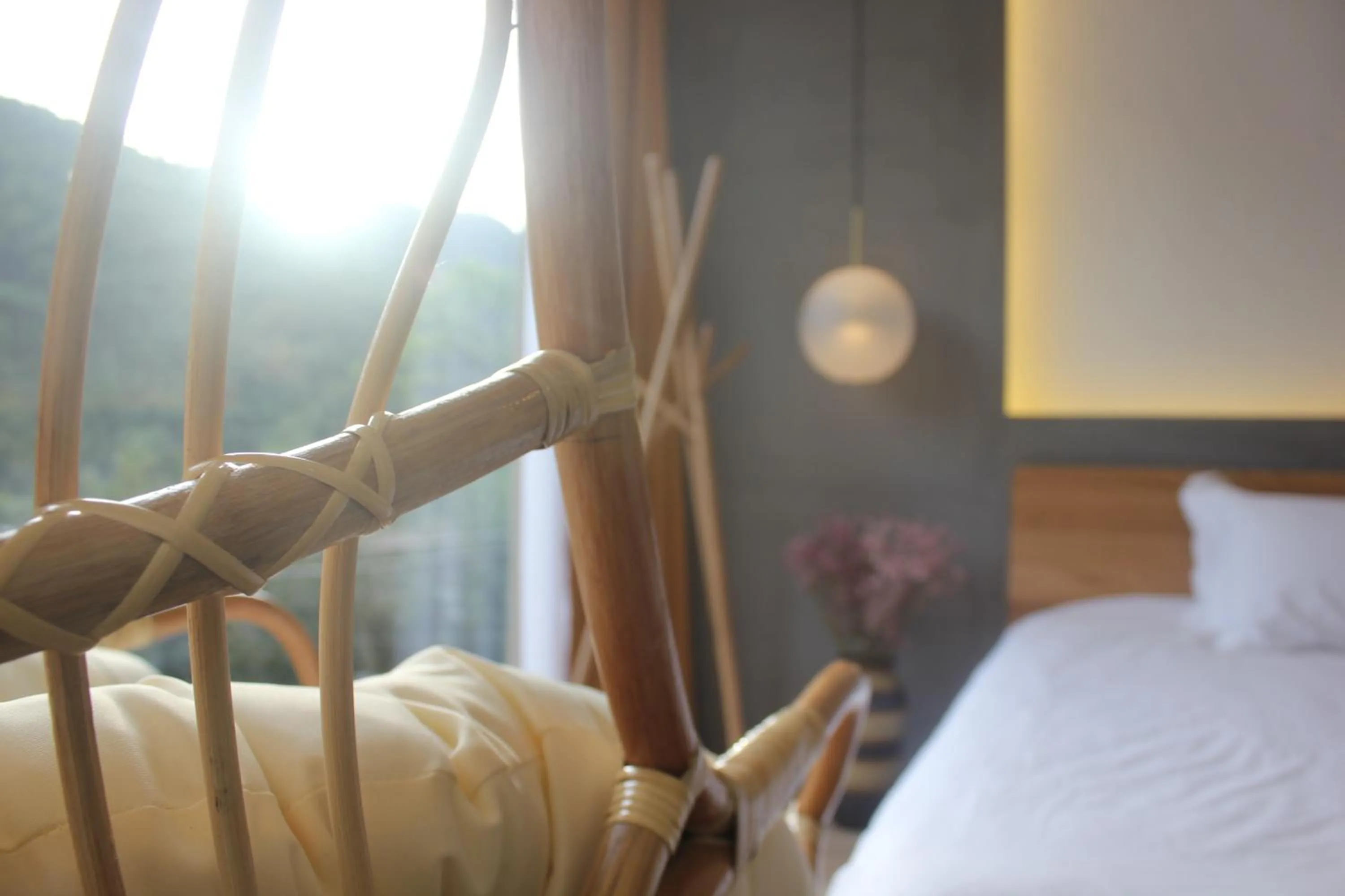 Decorative detail, Bed in Moganshan Pinhouwu Hotel