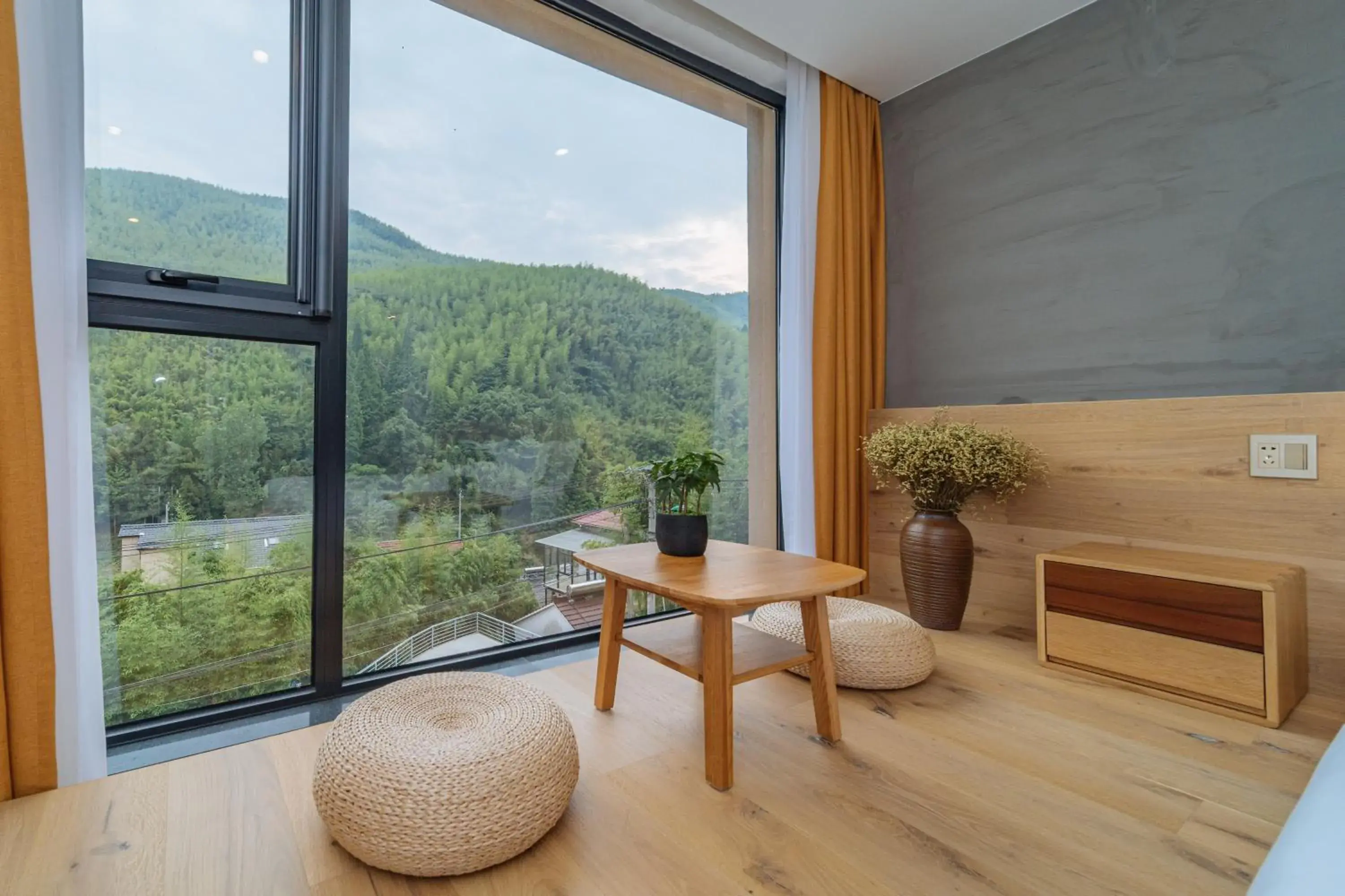 Double Room with Mountain View in Moganshan Pinhouwu Hotel Double Room with Mountain View in Moganshan Pinhouwu Hotel