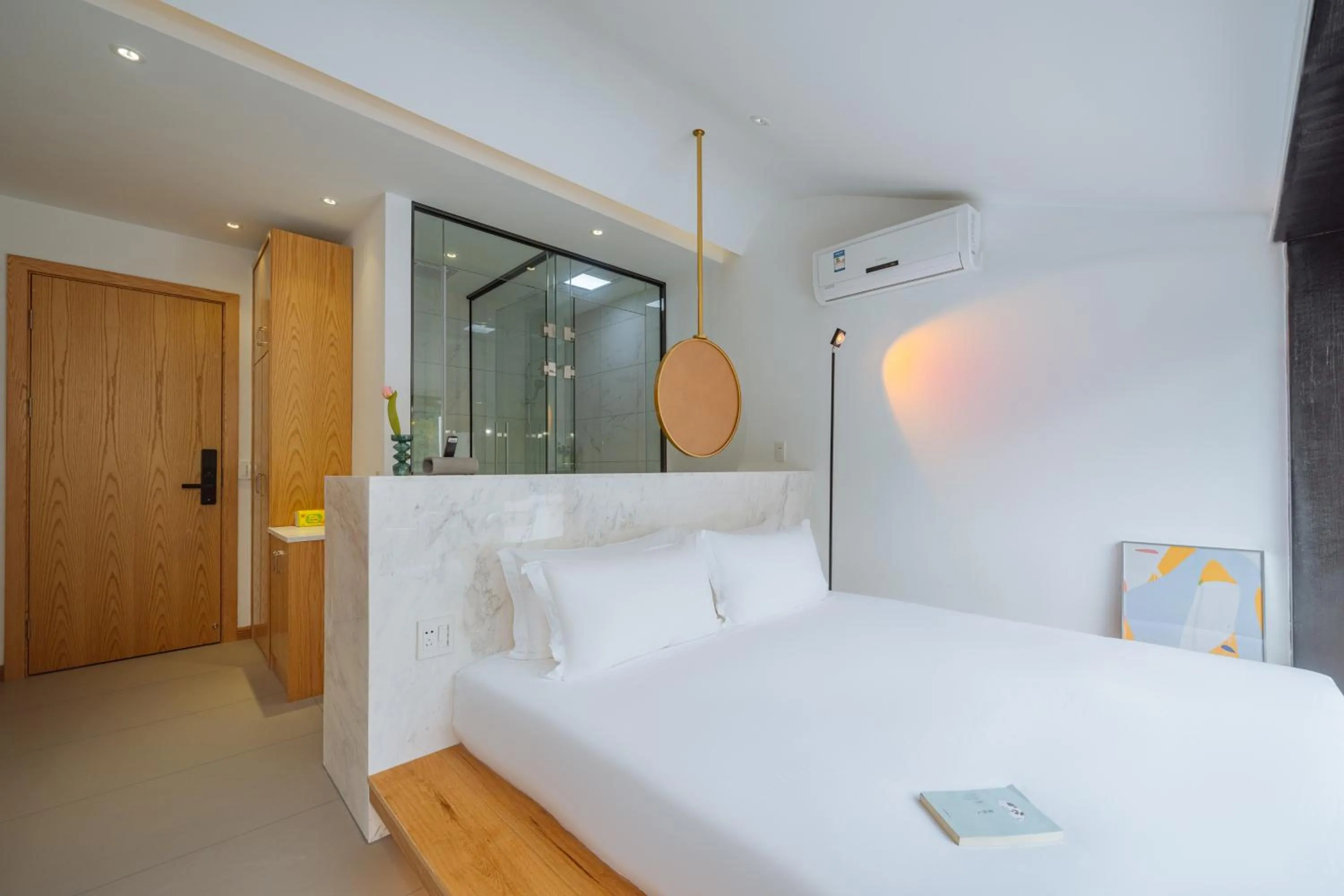 Photo of the whole room, Bed in Moganshan Pinhouwu Hotel