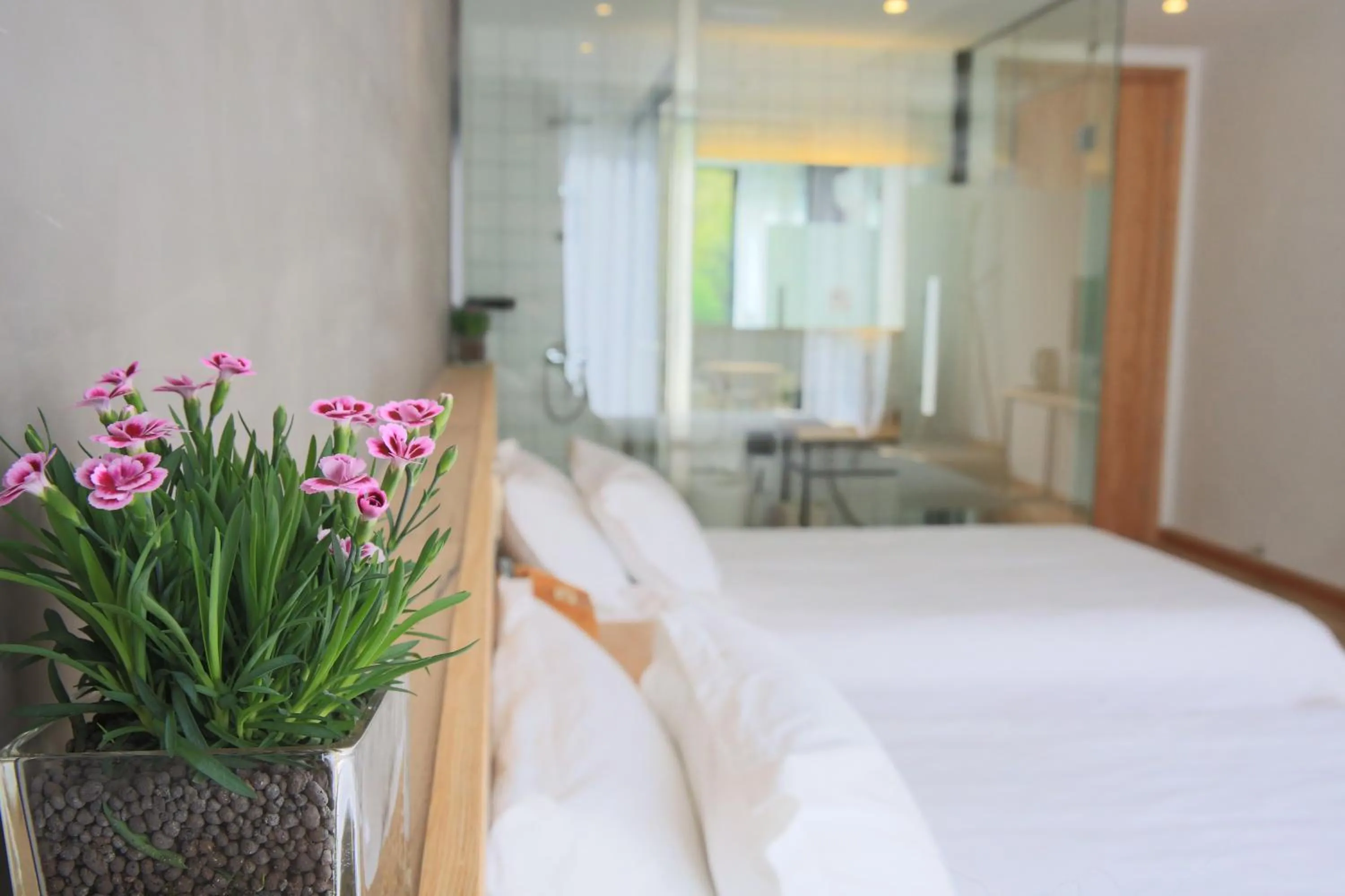 Decorative detail, Bed in Moganshan Pinhouwu Hotel