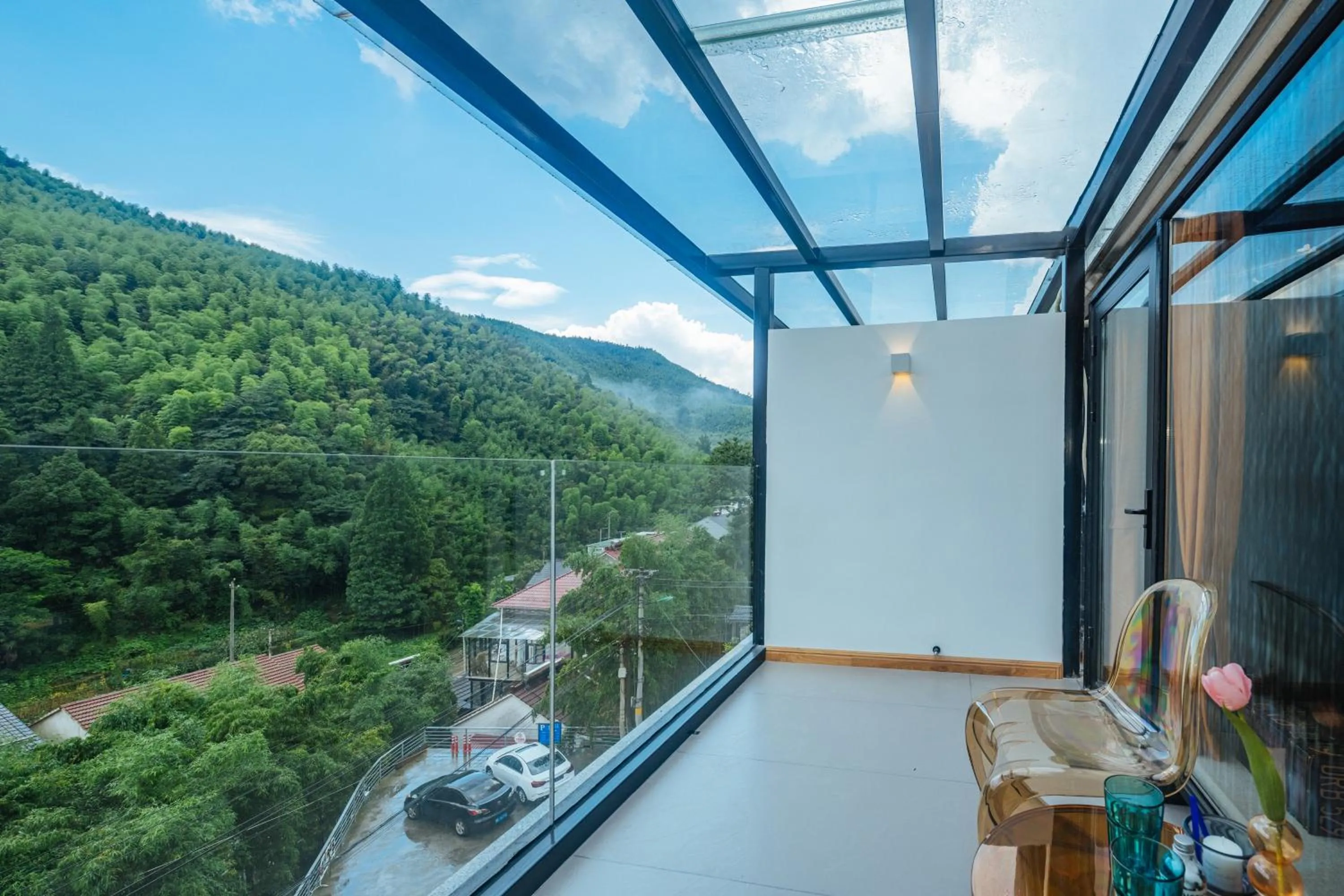 Mountain view in Moganshan Pinhouwu Hotel