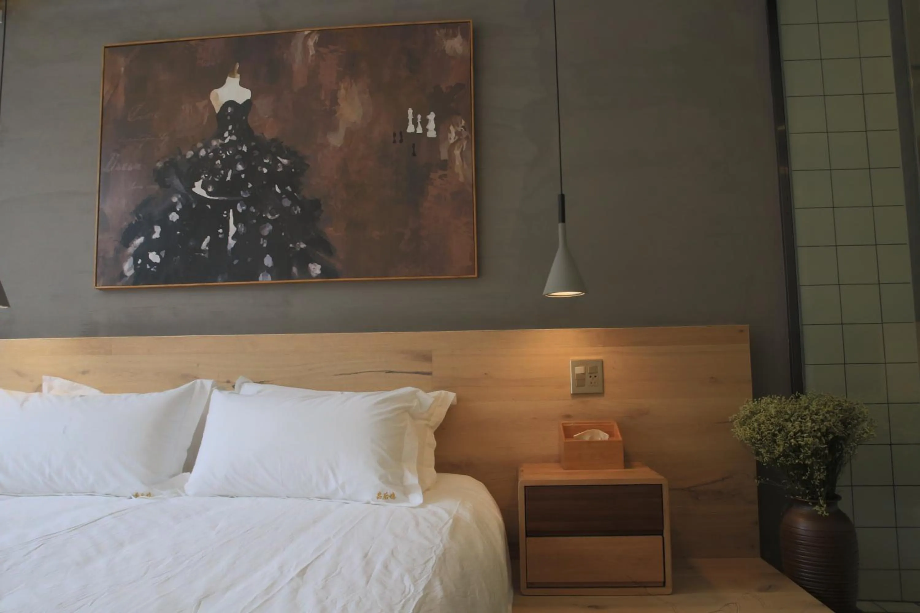 Decorative detail, Bed in Moganshan Pinhouwu Hotel