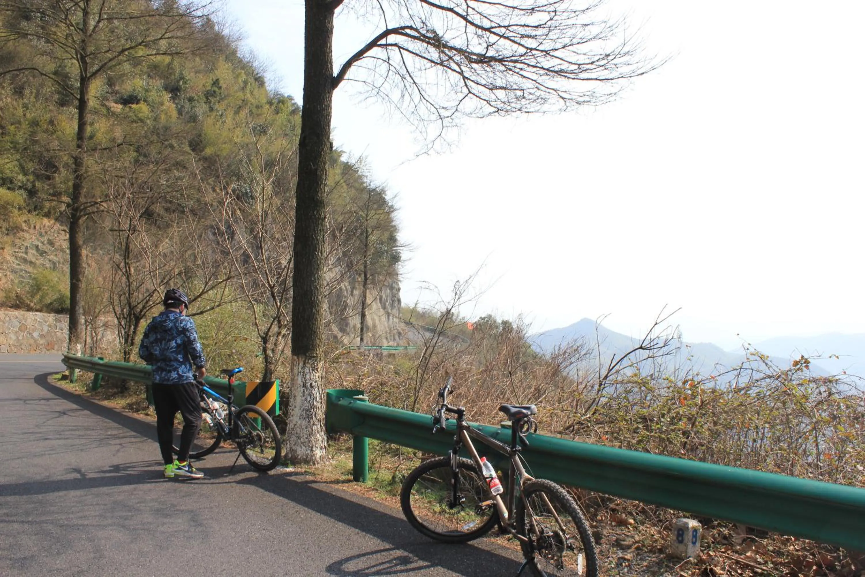 Cycling in Moganshan Pinhouwu Hotel