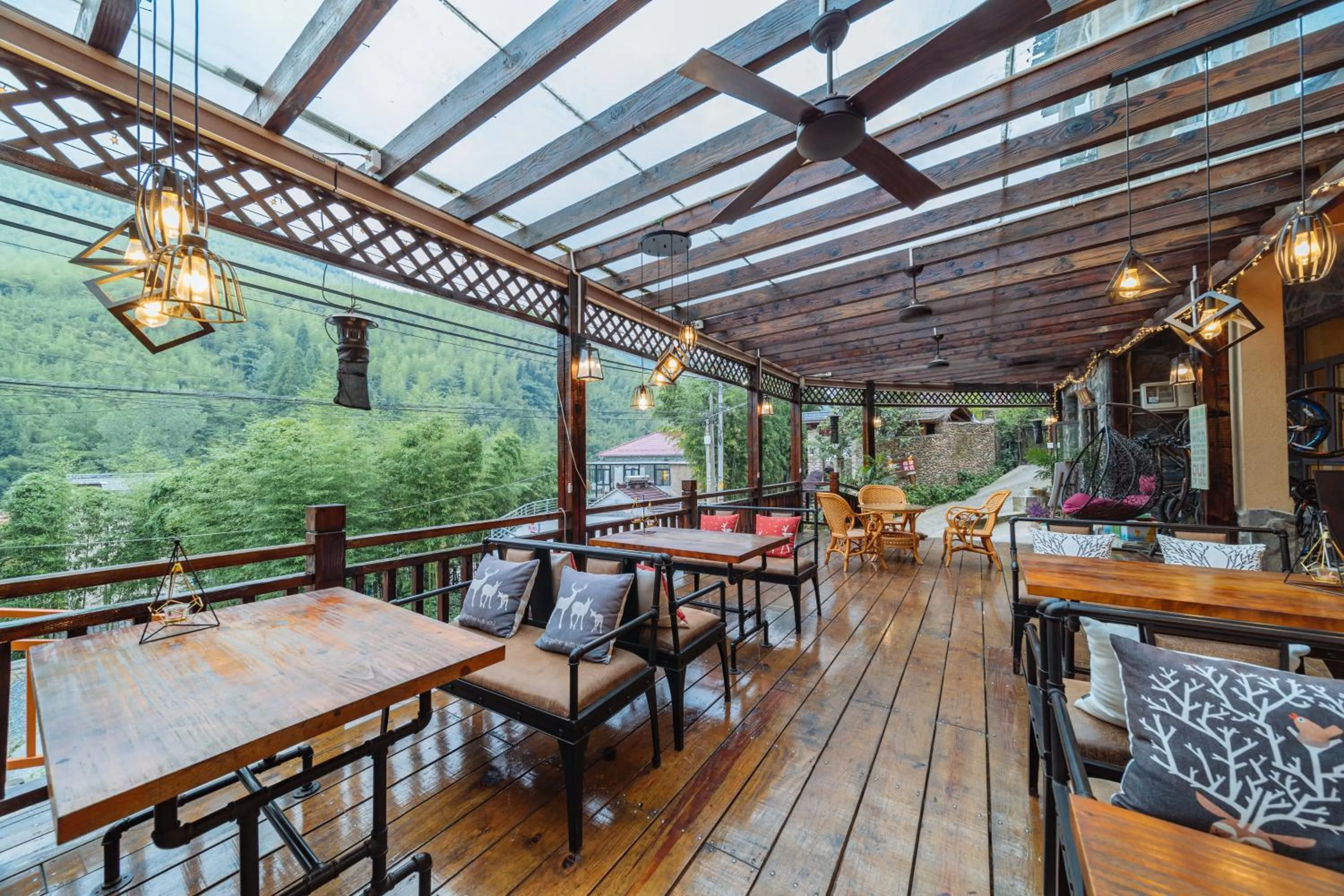 Restaurant/places to eat in Moganshan Pinhouwu Hotel