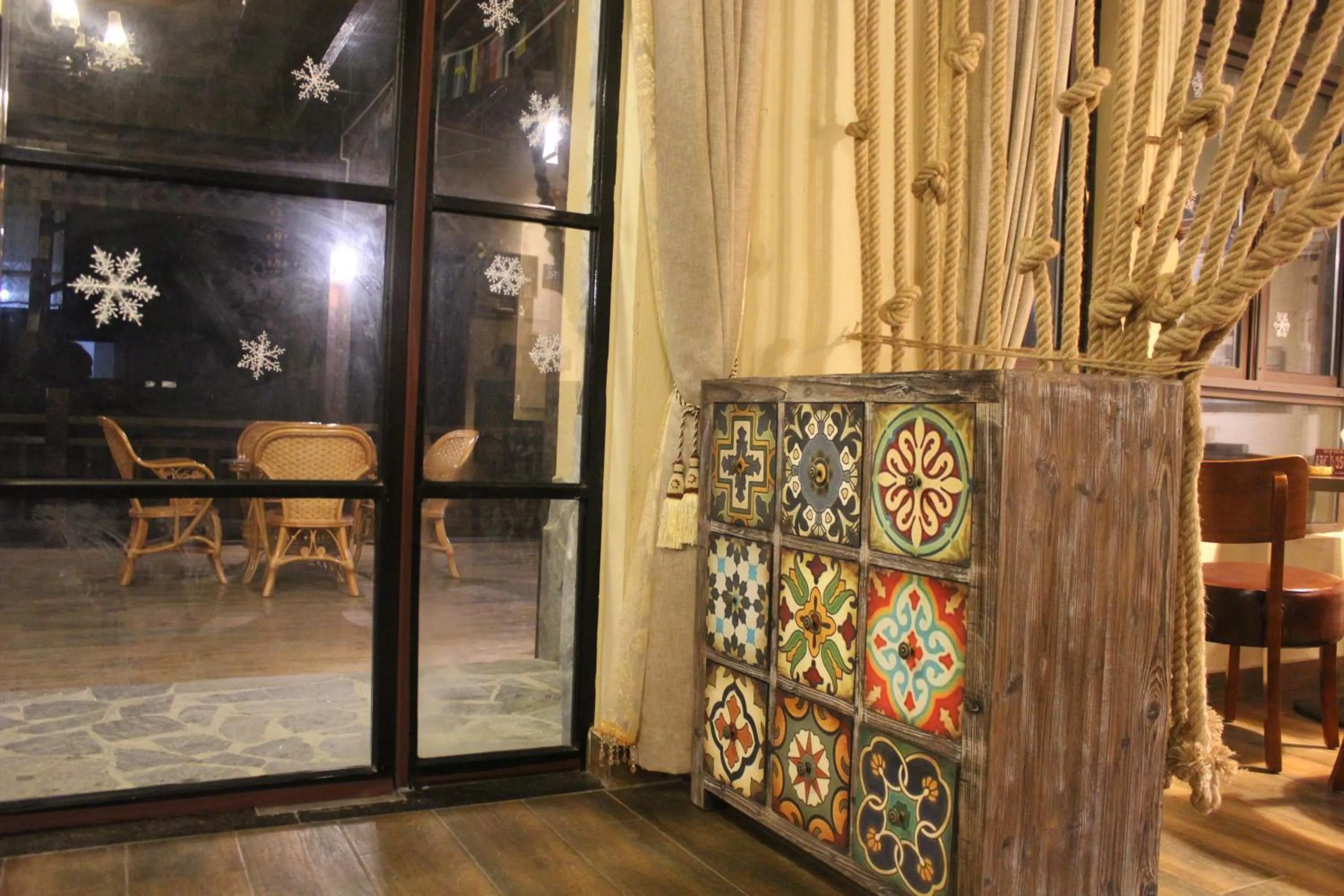 Decorative detail in Moganshan Pinhouwu Hotel