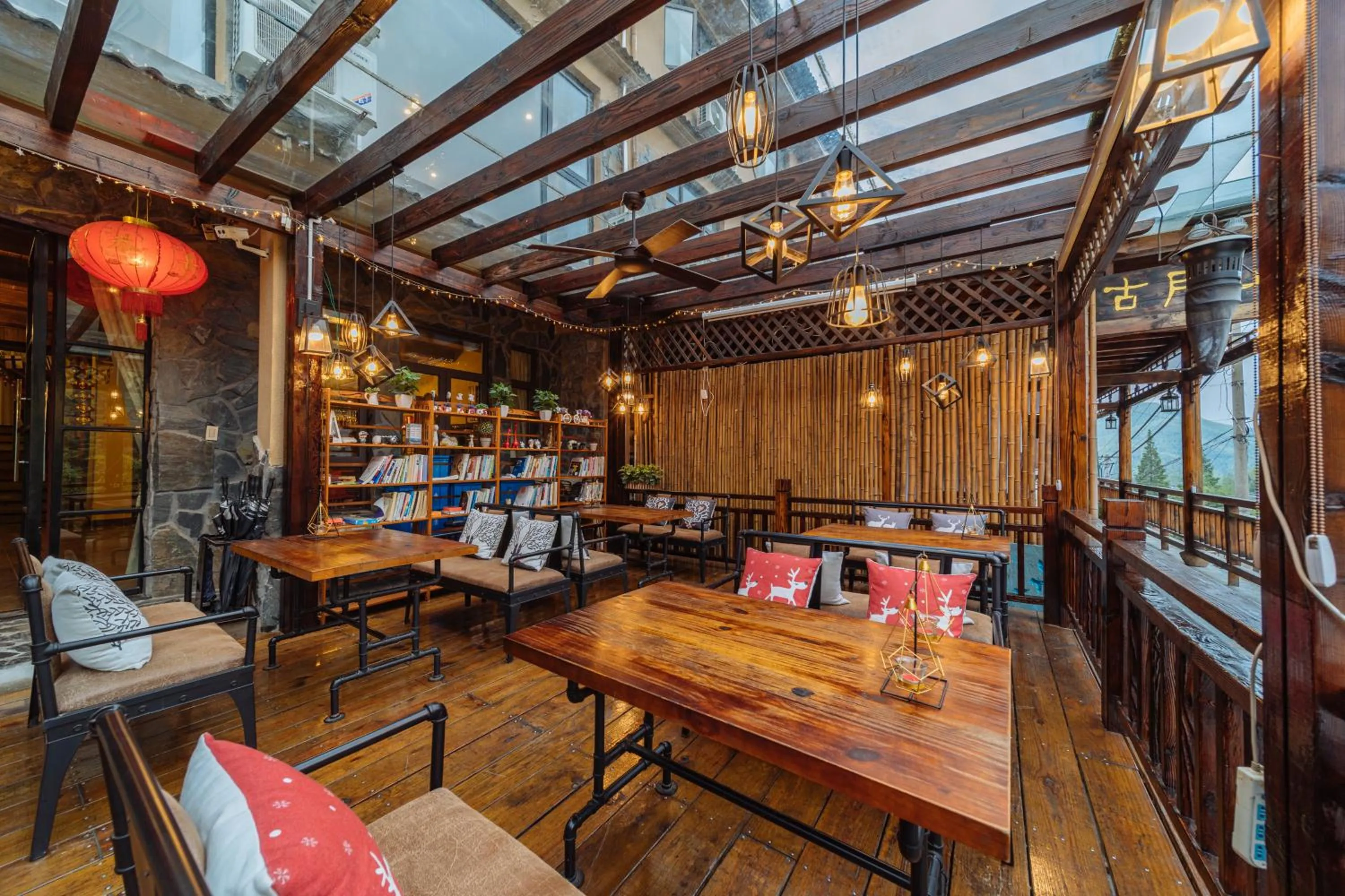 Restaurant/places to eat in Moganshan Pinhouwu Hotel