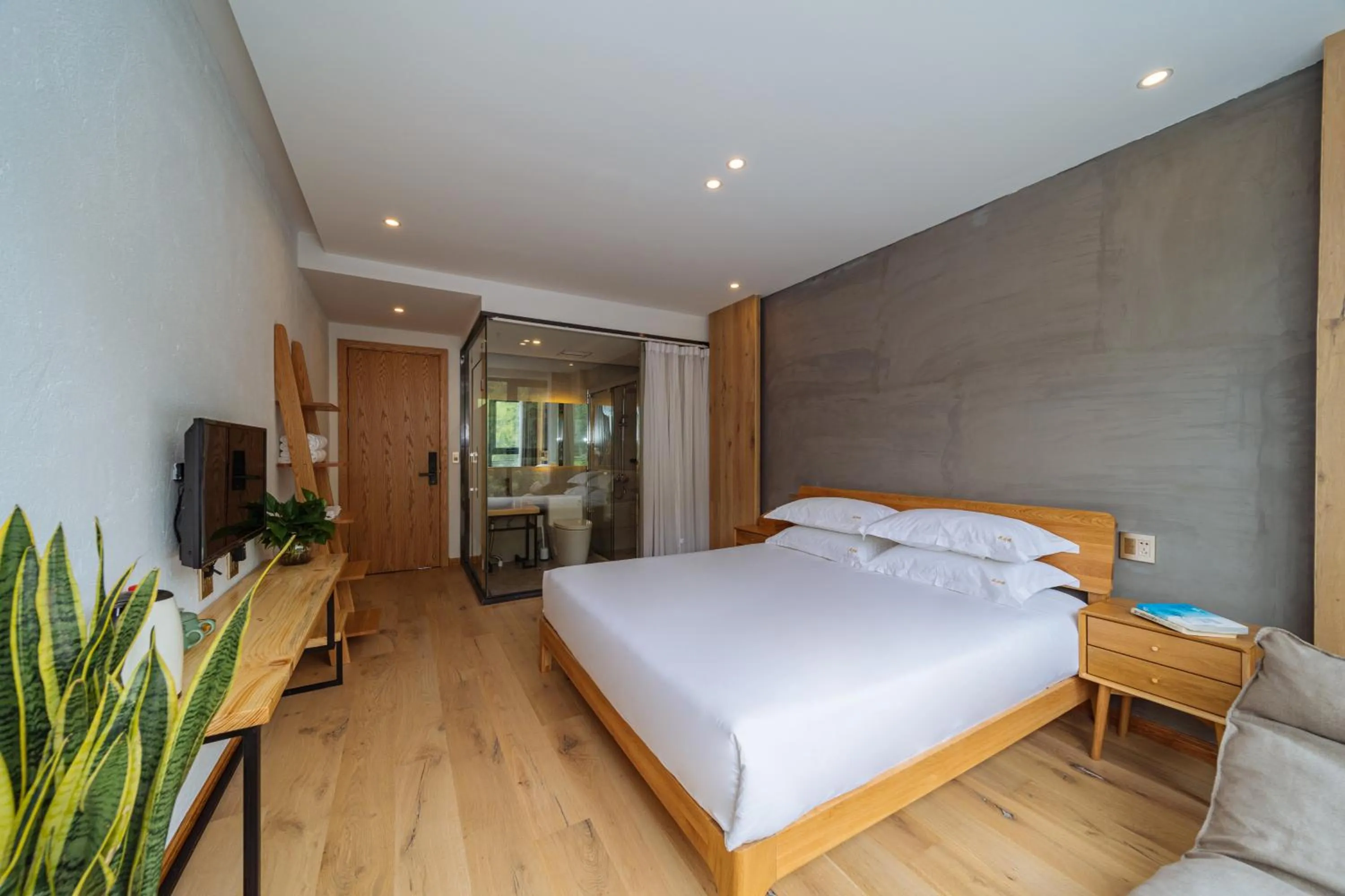 Photo of the whole room, Bed in Moganshan Pinhouwu Hotel