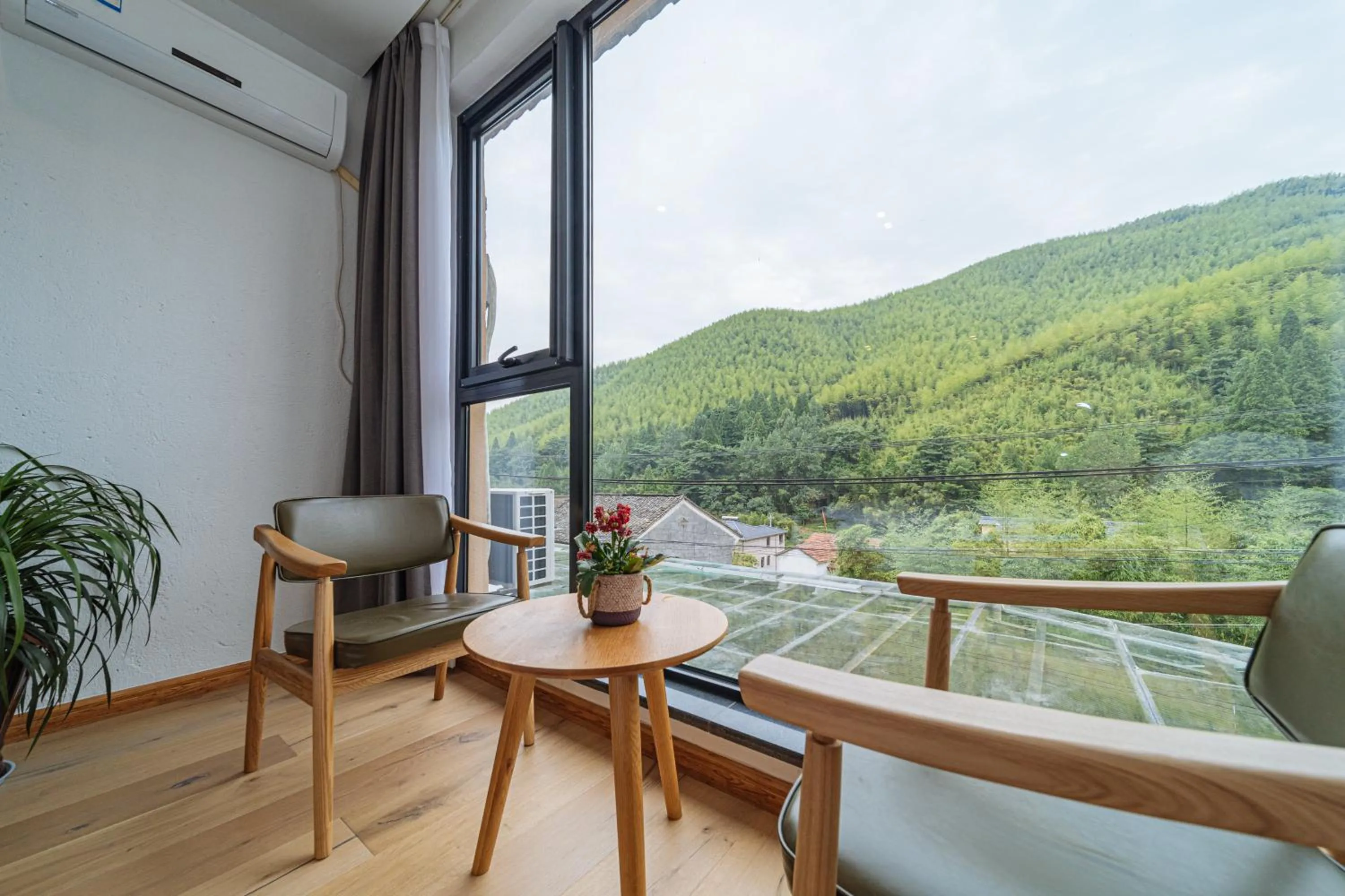 Mountain view in Moganshan Pinhouwu Hotel