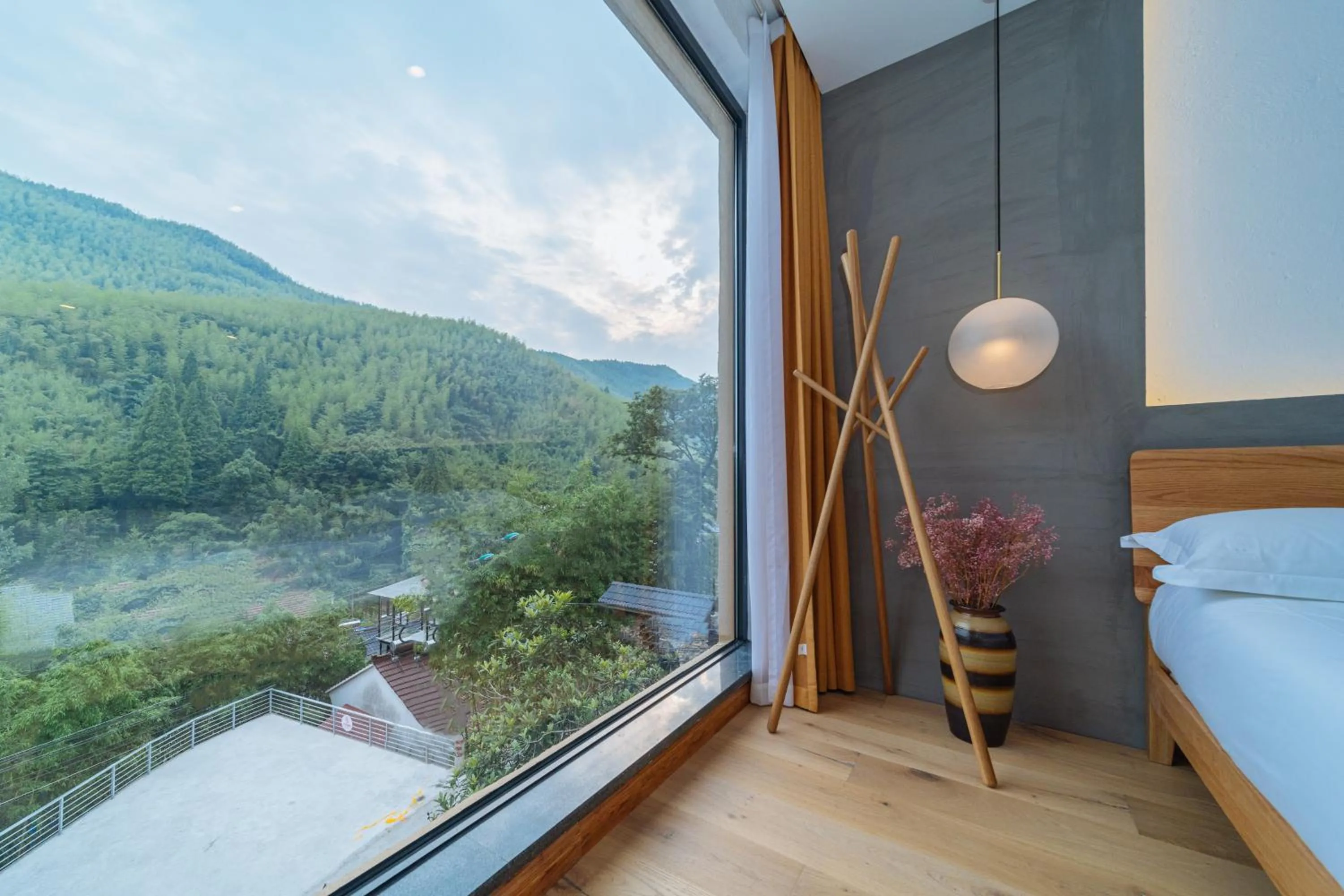 Mountain view in Moganshan Pinhouwu Hotel