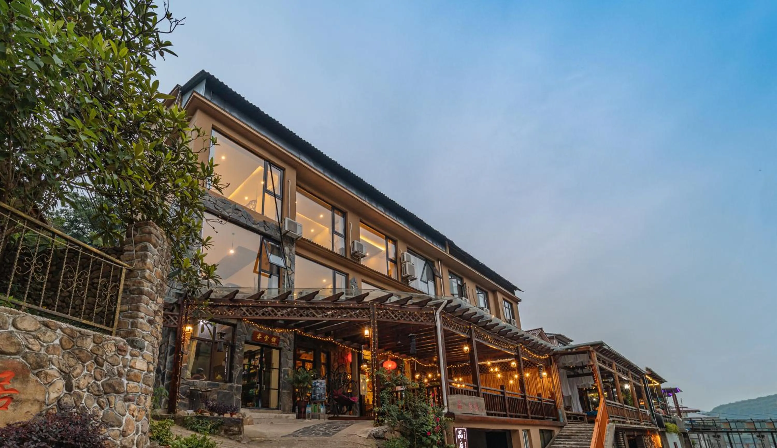 Property building in Moganshan Pinhouwu Hotel