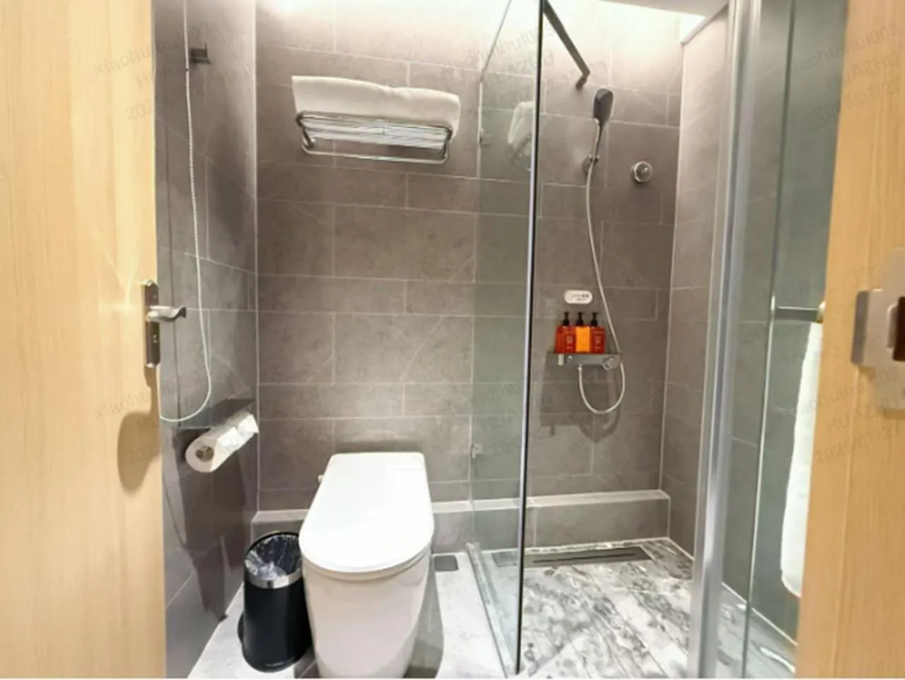 Shower in Orange Hotel Beijing Qianmen Street