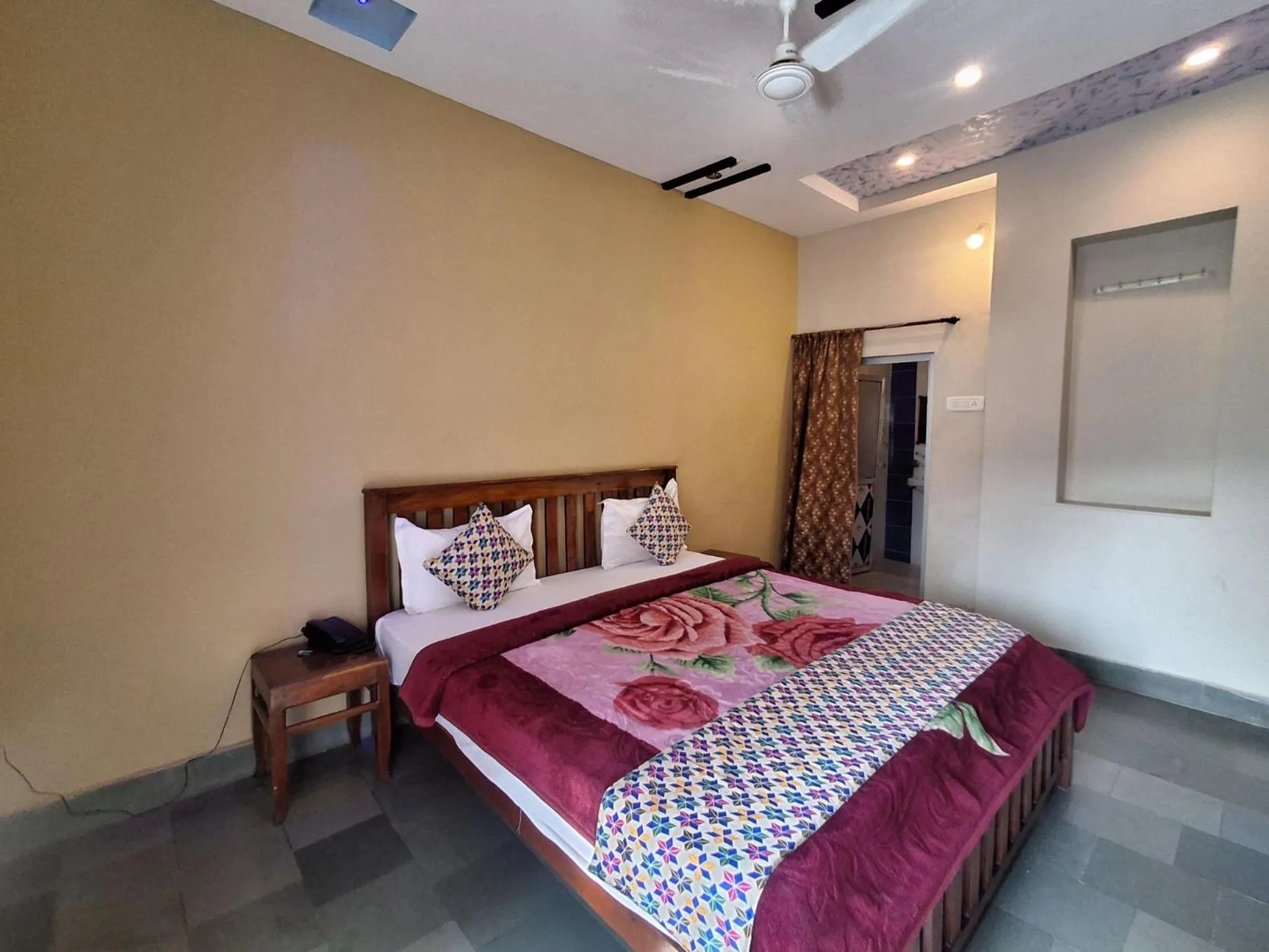 Bed in Hotel Om Pushkar
