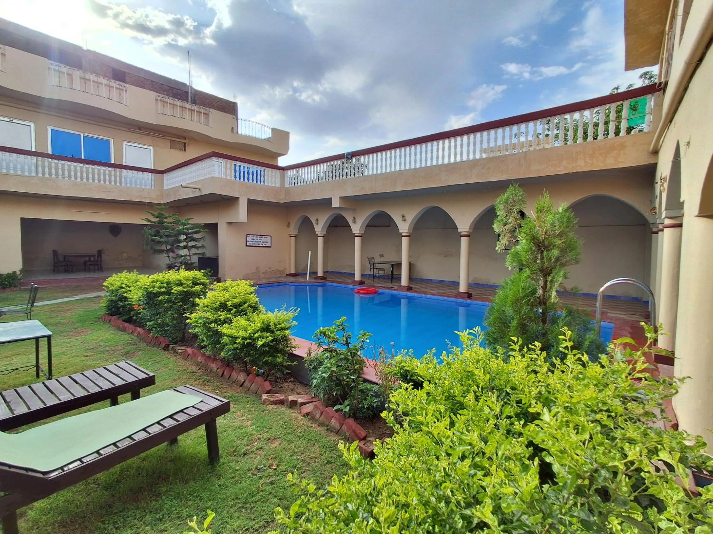 Pool view in Hotel Om Pushkar